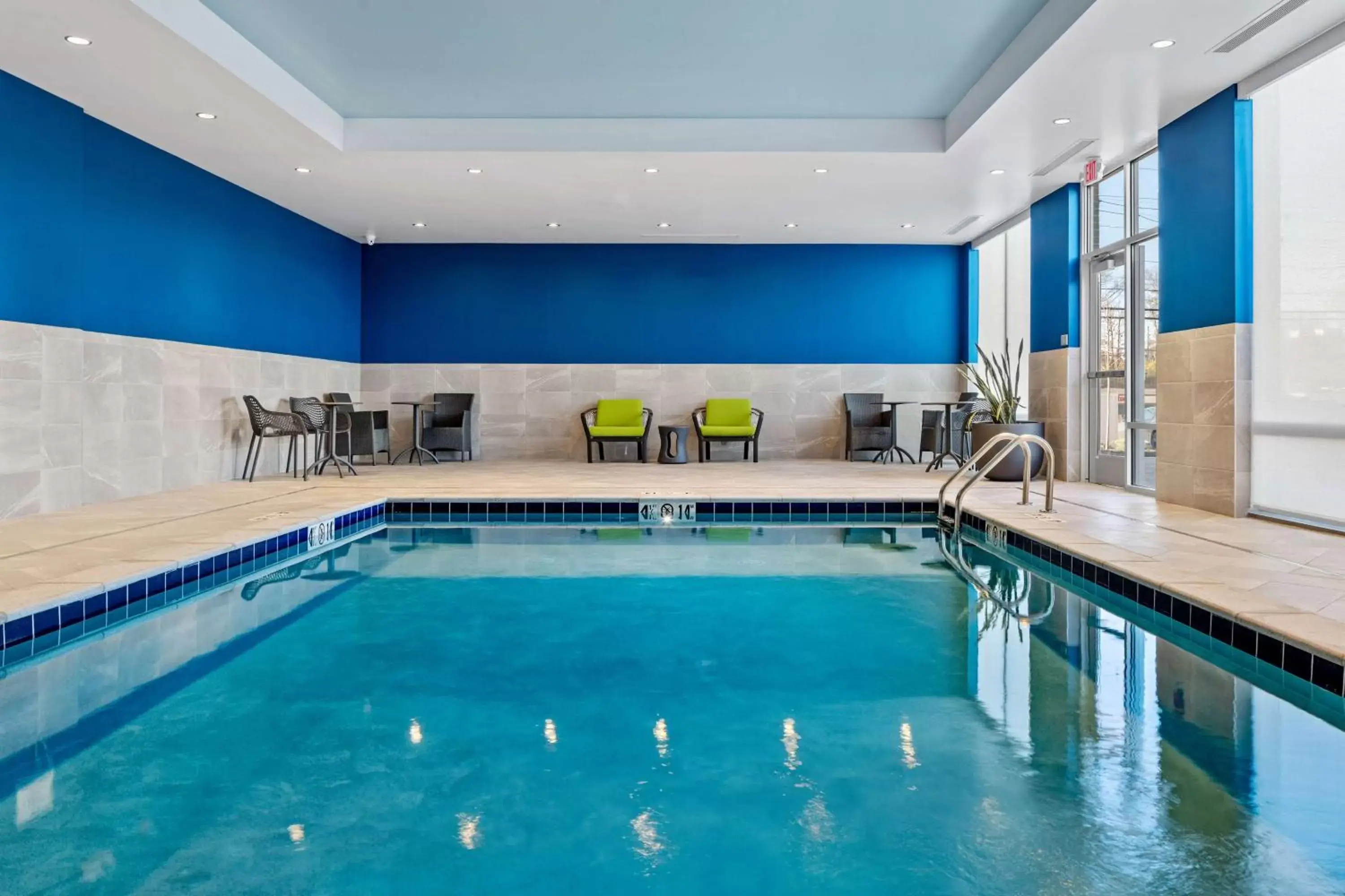 Pool view, Swimming Pool in Hampton Inn & Suites Cincinnati West, Oh