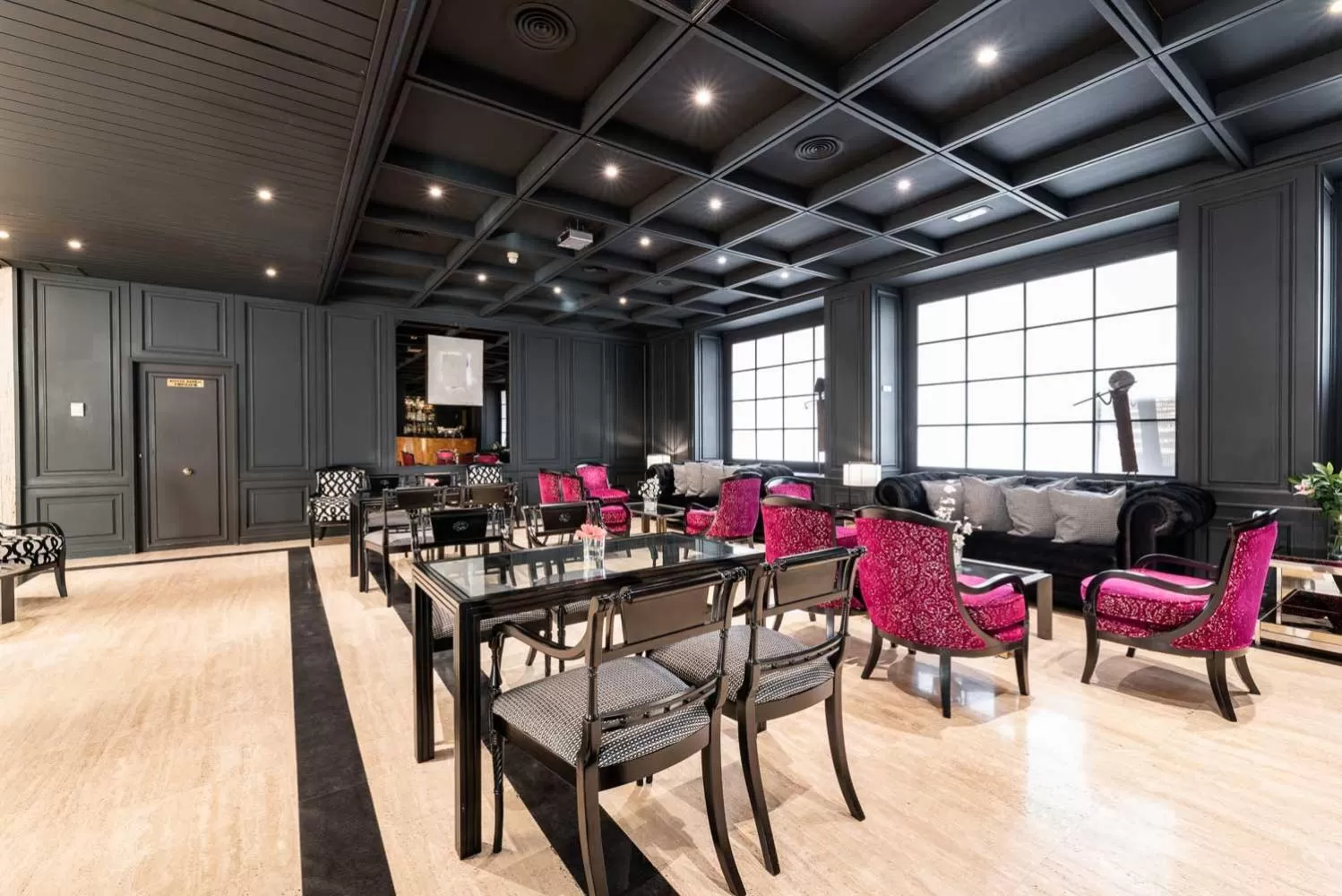 Lounge or bar in Crisol Puerta de Burgos