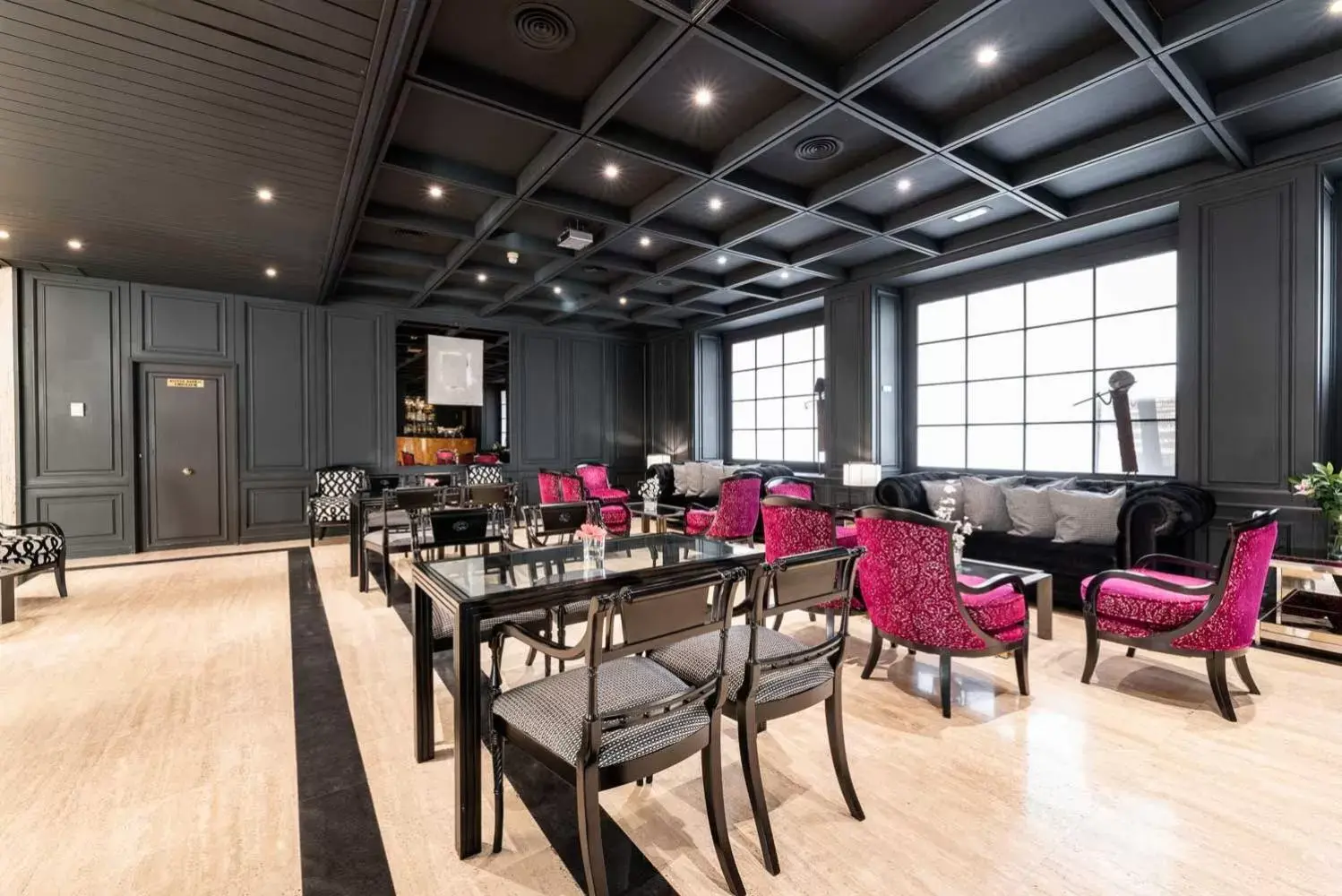 Lounge or bar in Crisol Puerta de Burgos Lounge or bar in Crisol Puerta de Burgos