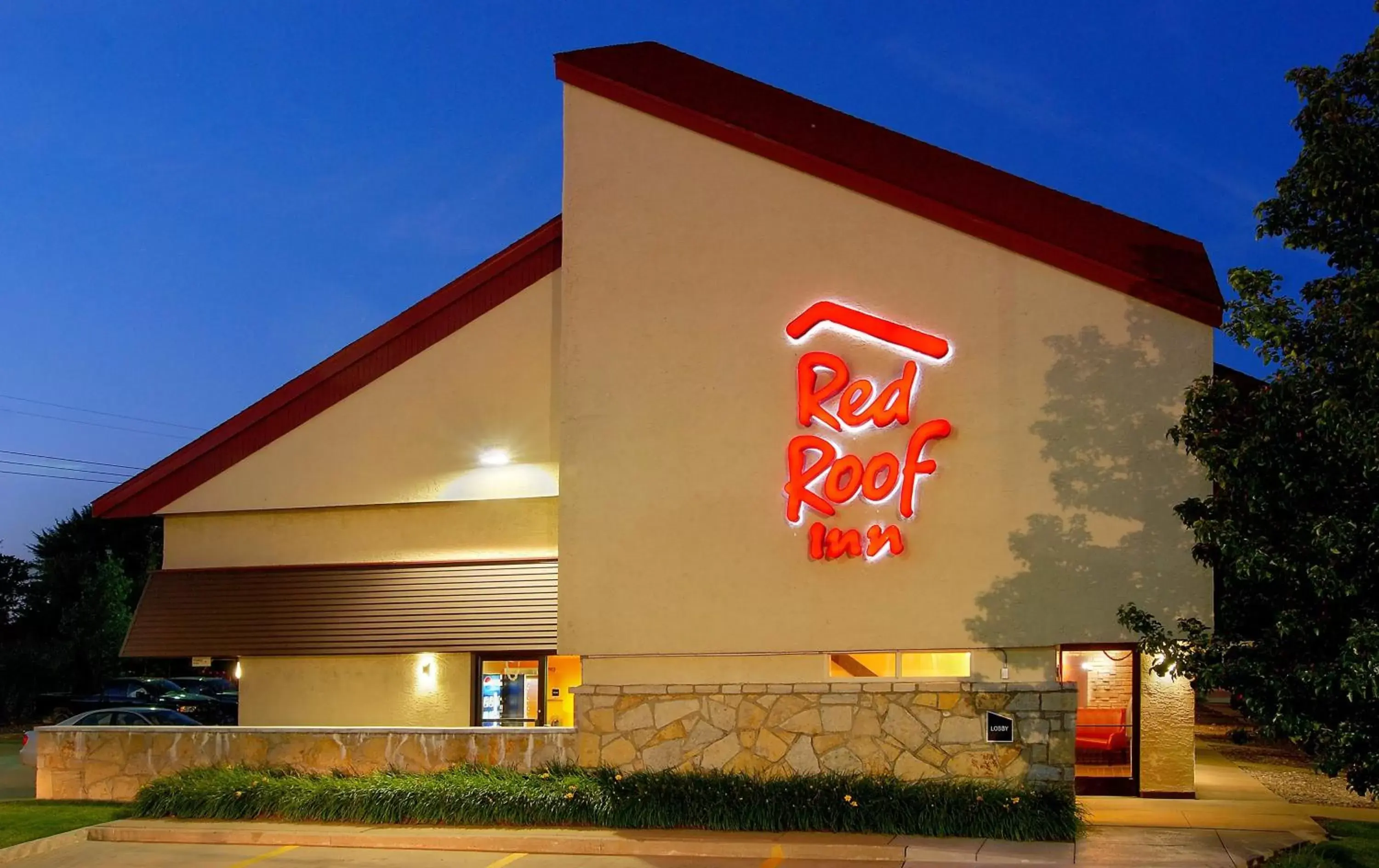 Property Building in Red Roof Inn Erie – I-90
