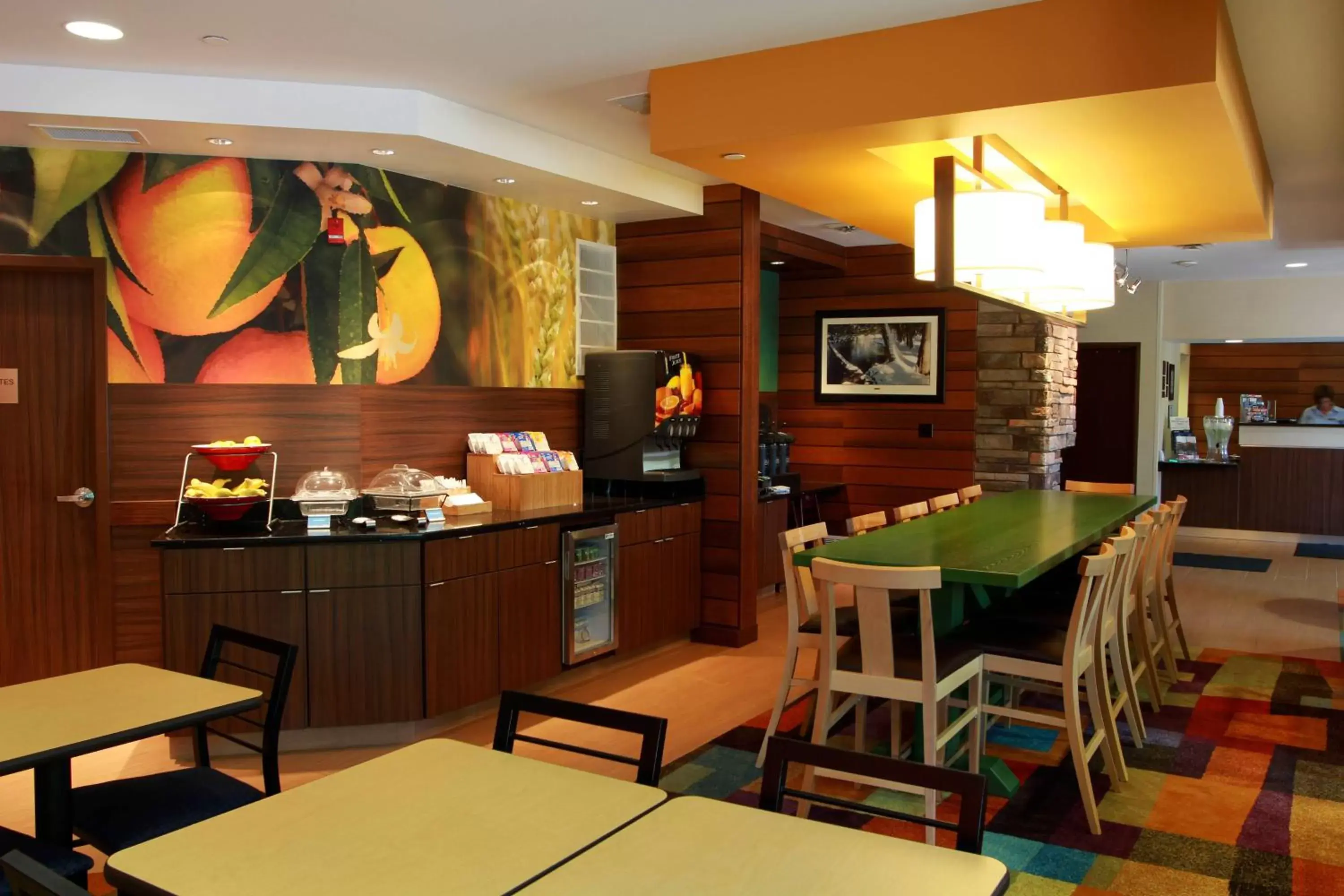 Restaurant/Places to Eat in Fairfield Inn & Suites Traverse City