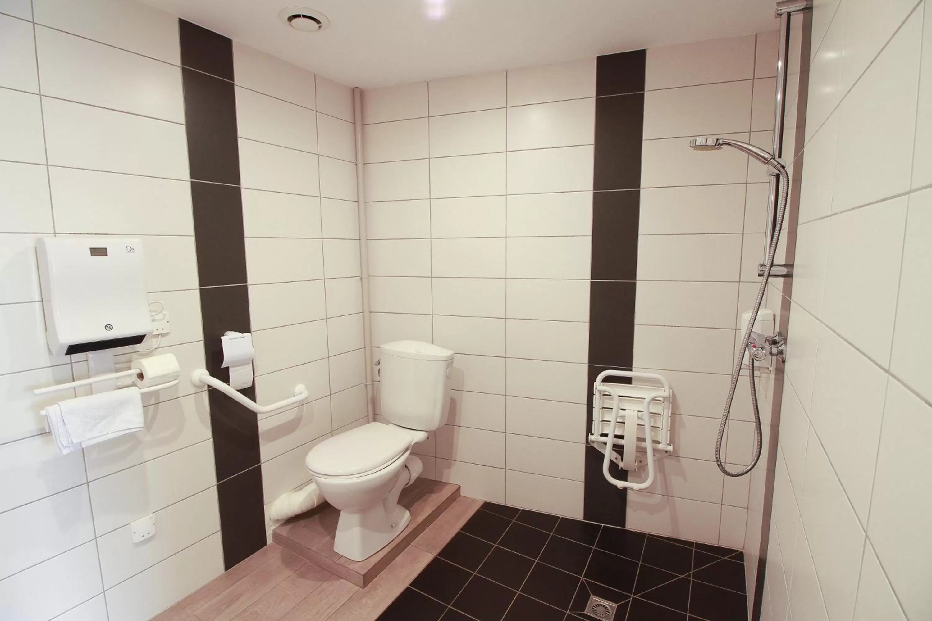 Bathroom in Hôtel La Couronne