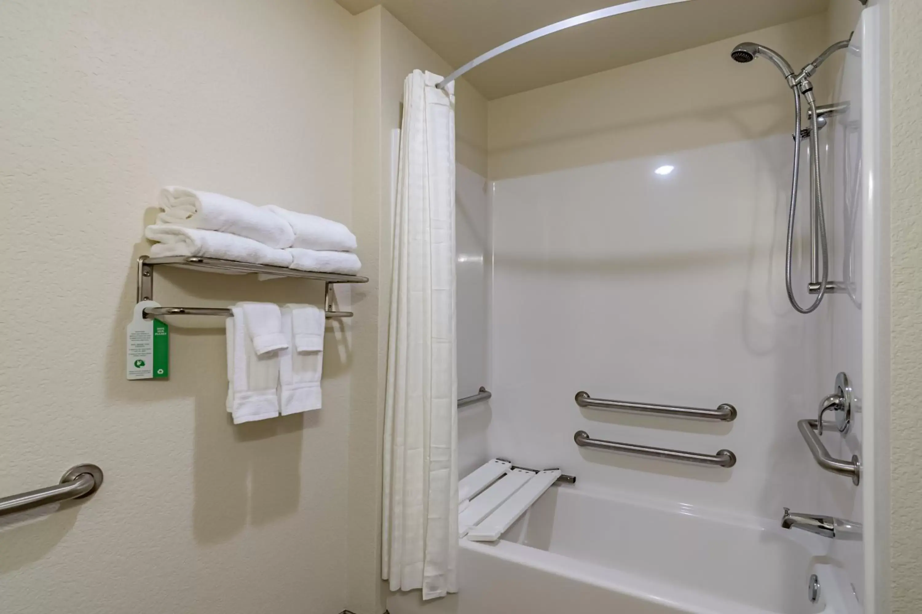 Shower, Bathroom in Cobblestone Inn & Suites - Lamoni