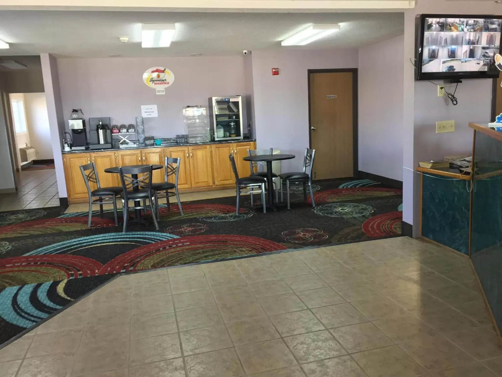 Continental breakfast, Restaurant/Places to Eat in Super 8 by Wyndham Sweet Springs