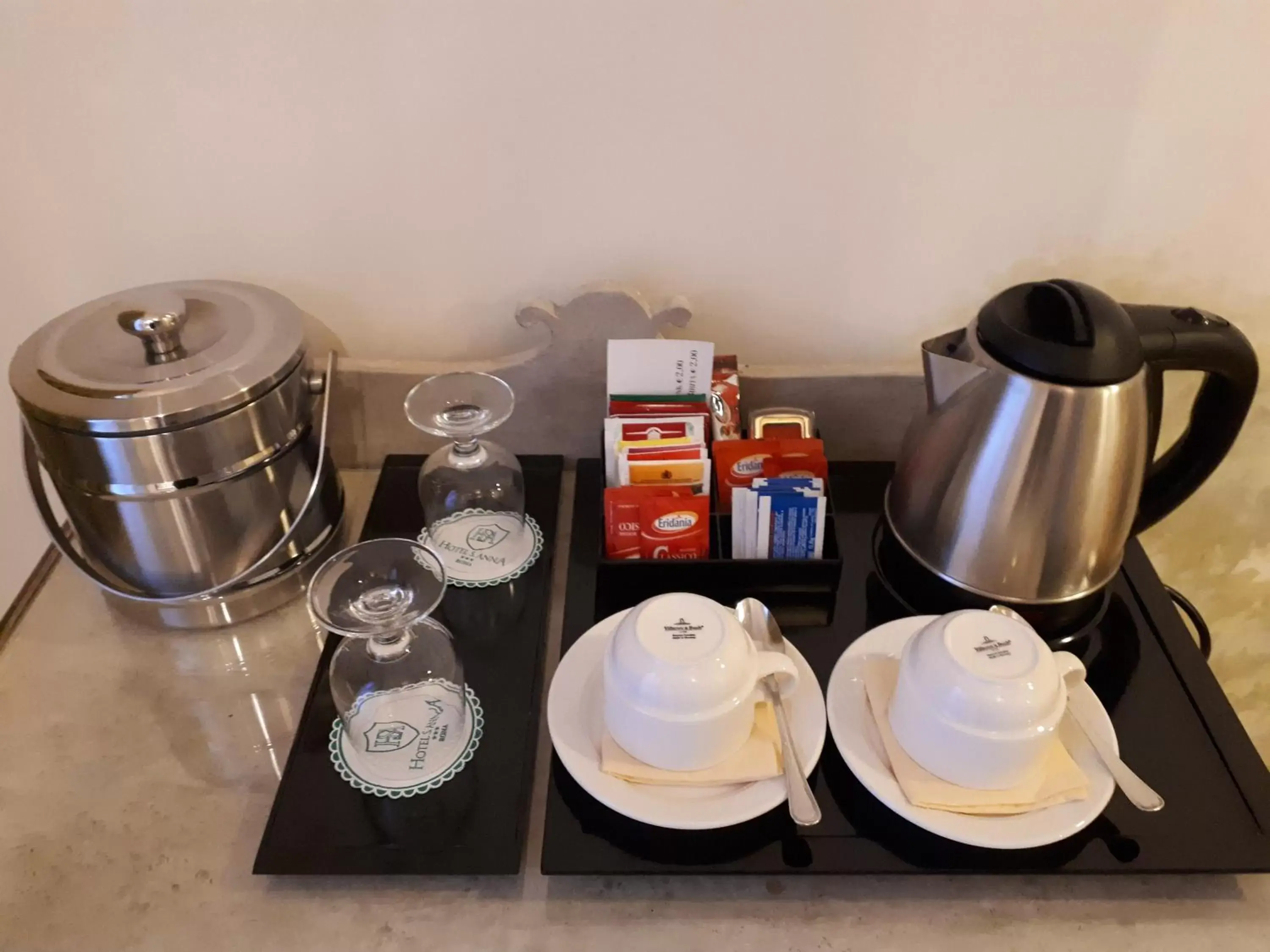 Drinks, Coffee/Tea Facilities in Hotel S. Anna