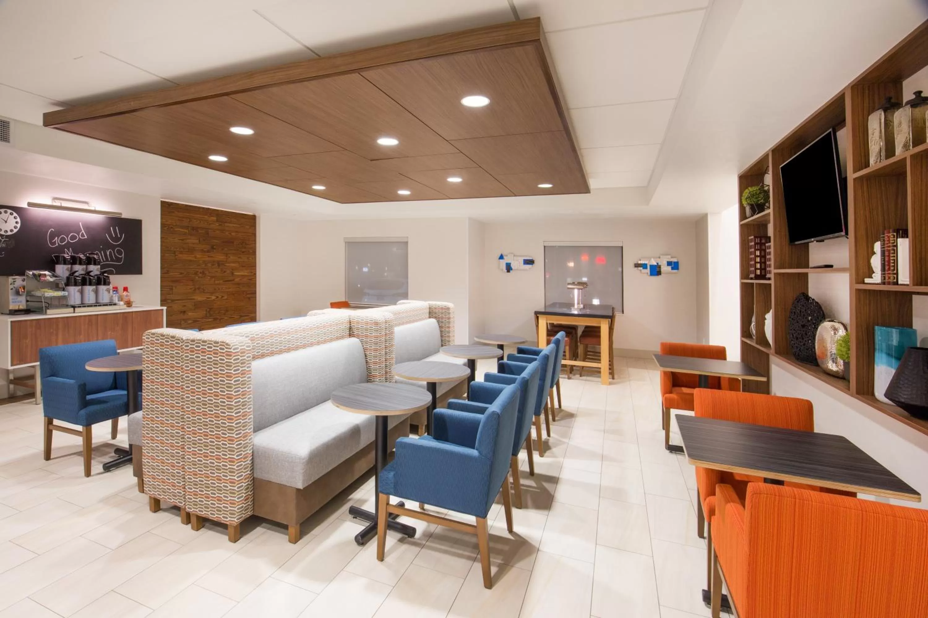 Property building in Holiday Inn Express & Suites Pahrump by IHG