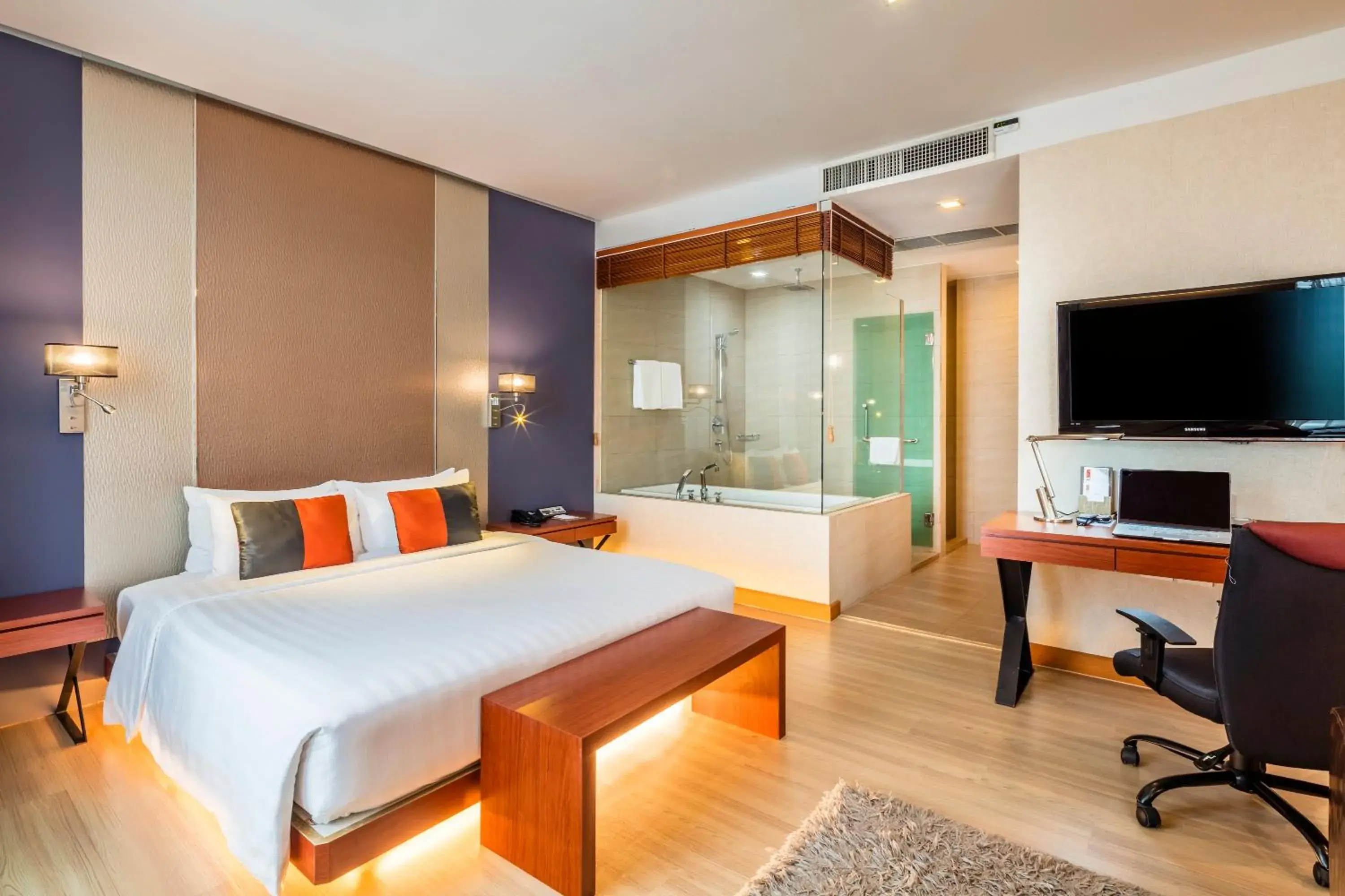 Bed in Hotel Solo, Sukhumvit 2, Bangkok - SHA Extra Plus