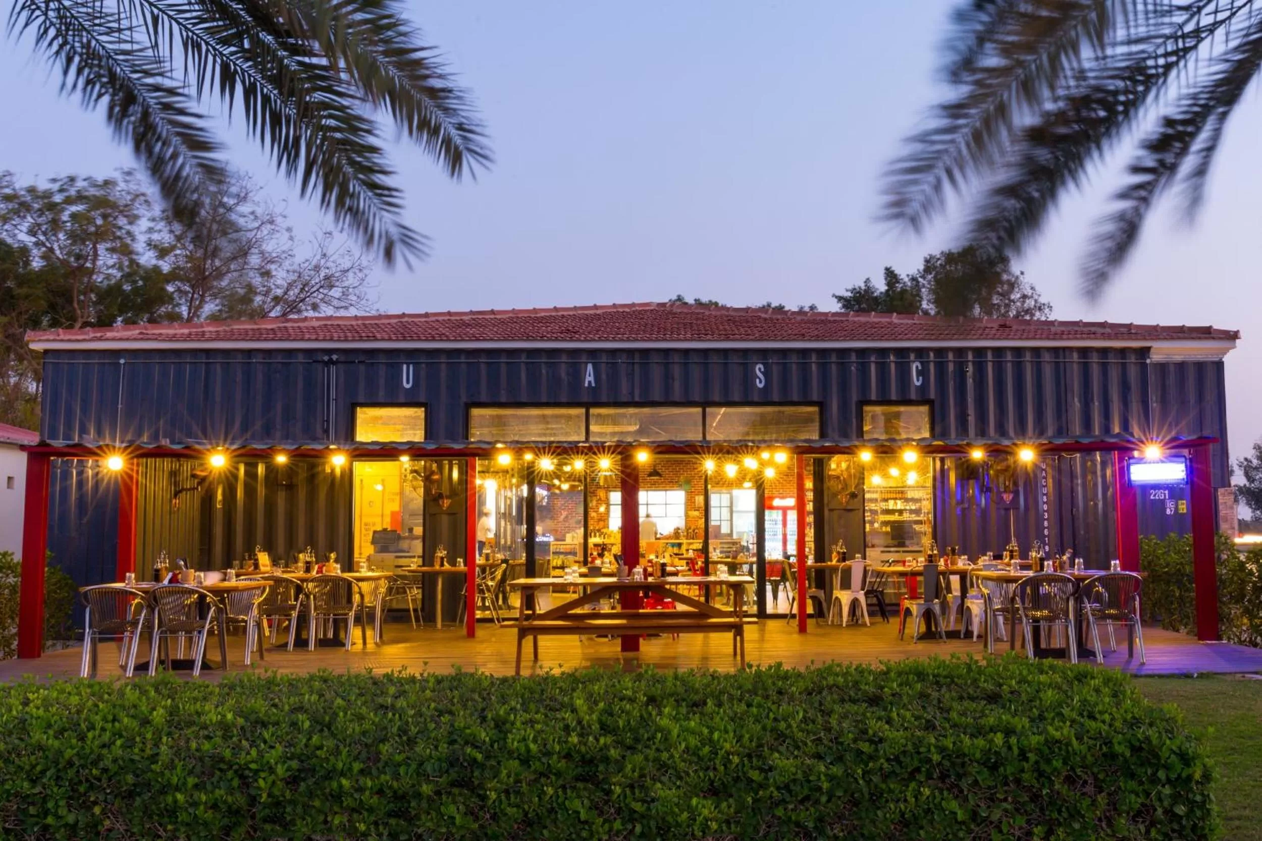 Restaurant/places to eat in Barracuda Resort