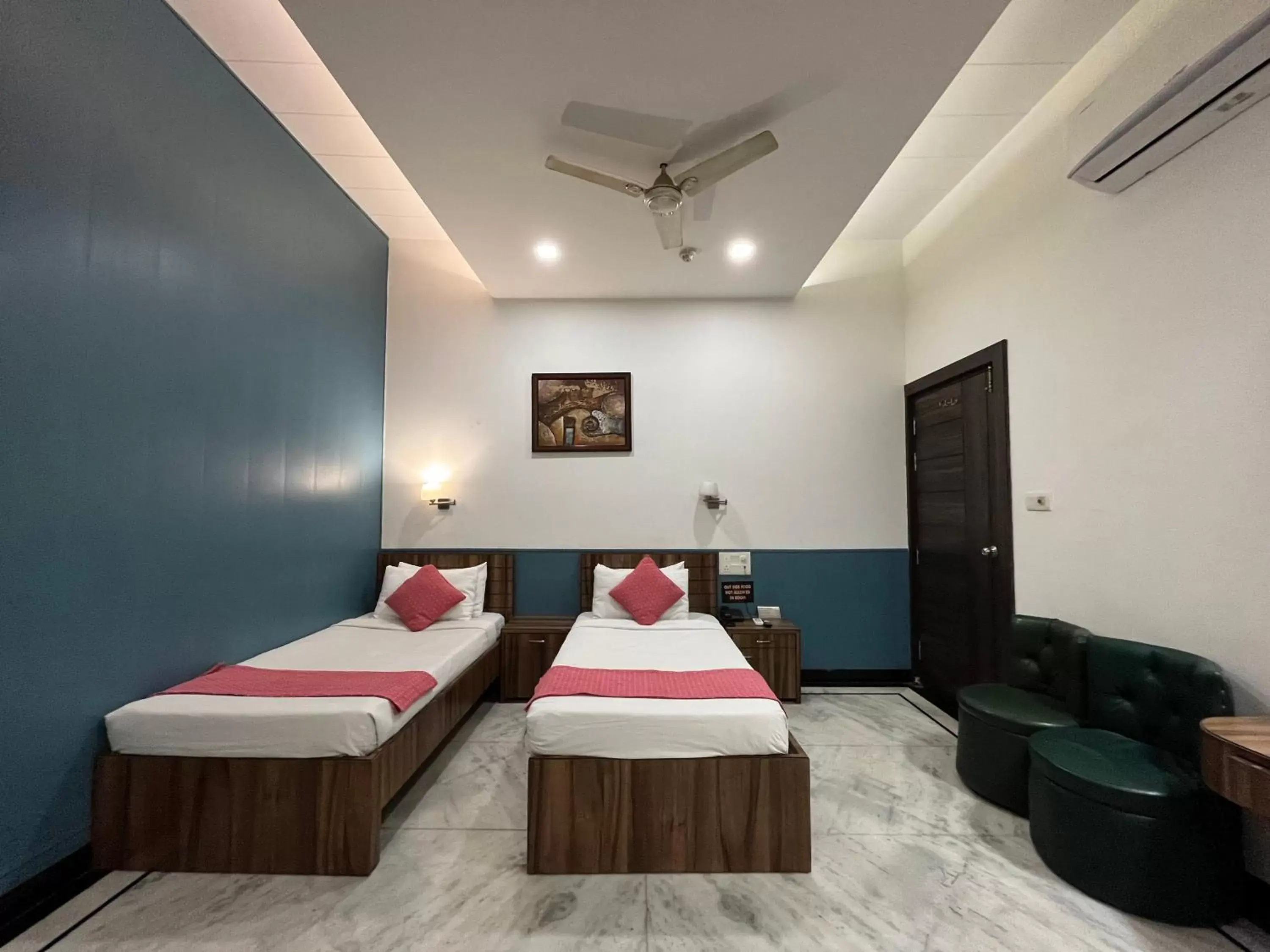 Bedroom, Bed in Hotel Moti Palace Bedroom, Bed in Hotel Moti Palace