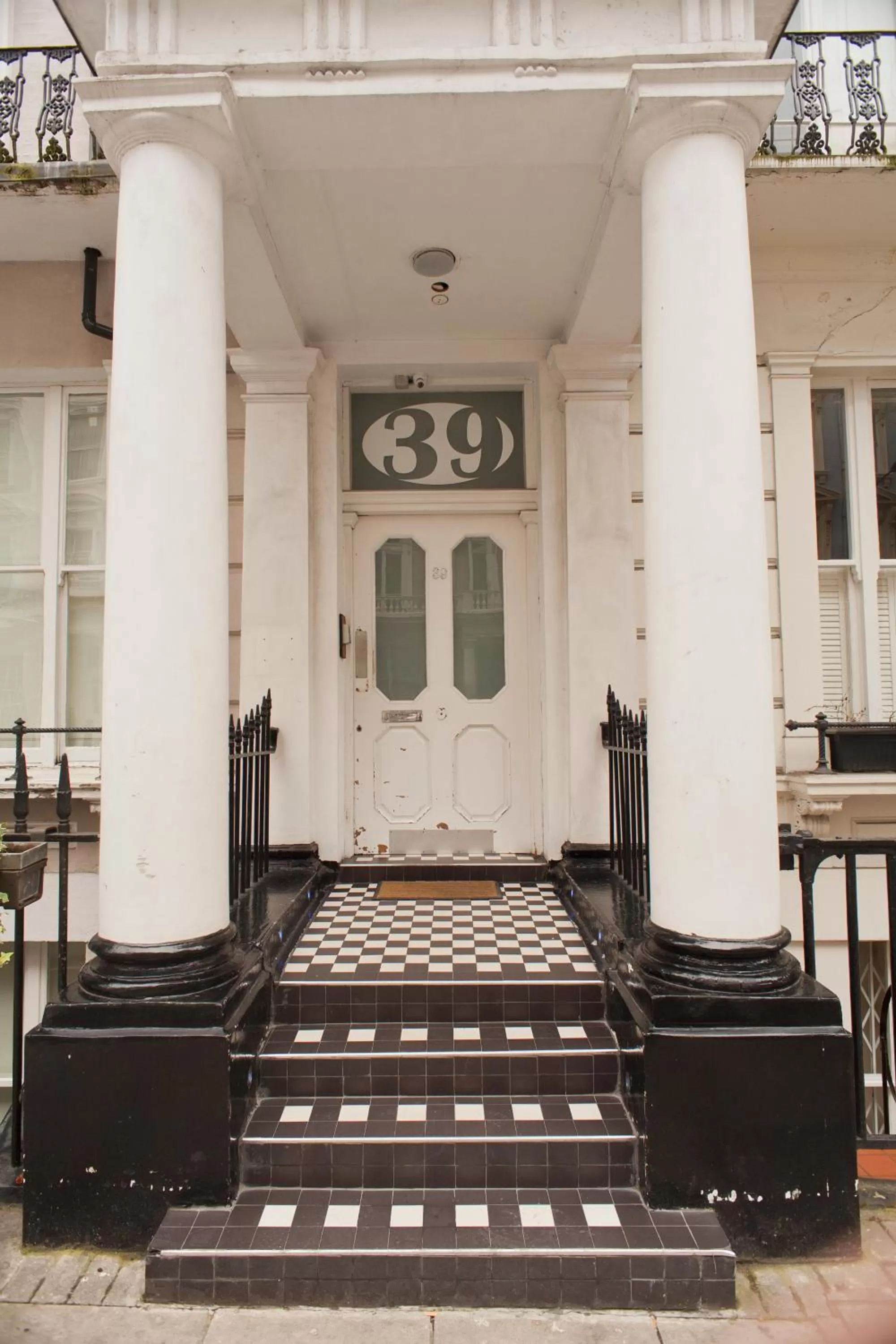 Facade/entrance in 39 Studios