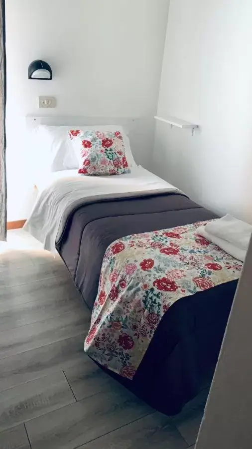 Single Room with Private Bathroom in Hotel villa del bagnino Single Room with Private Bathroom in Hotel villa del bagnino