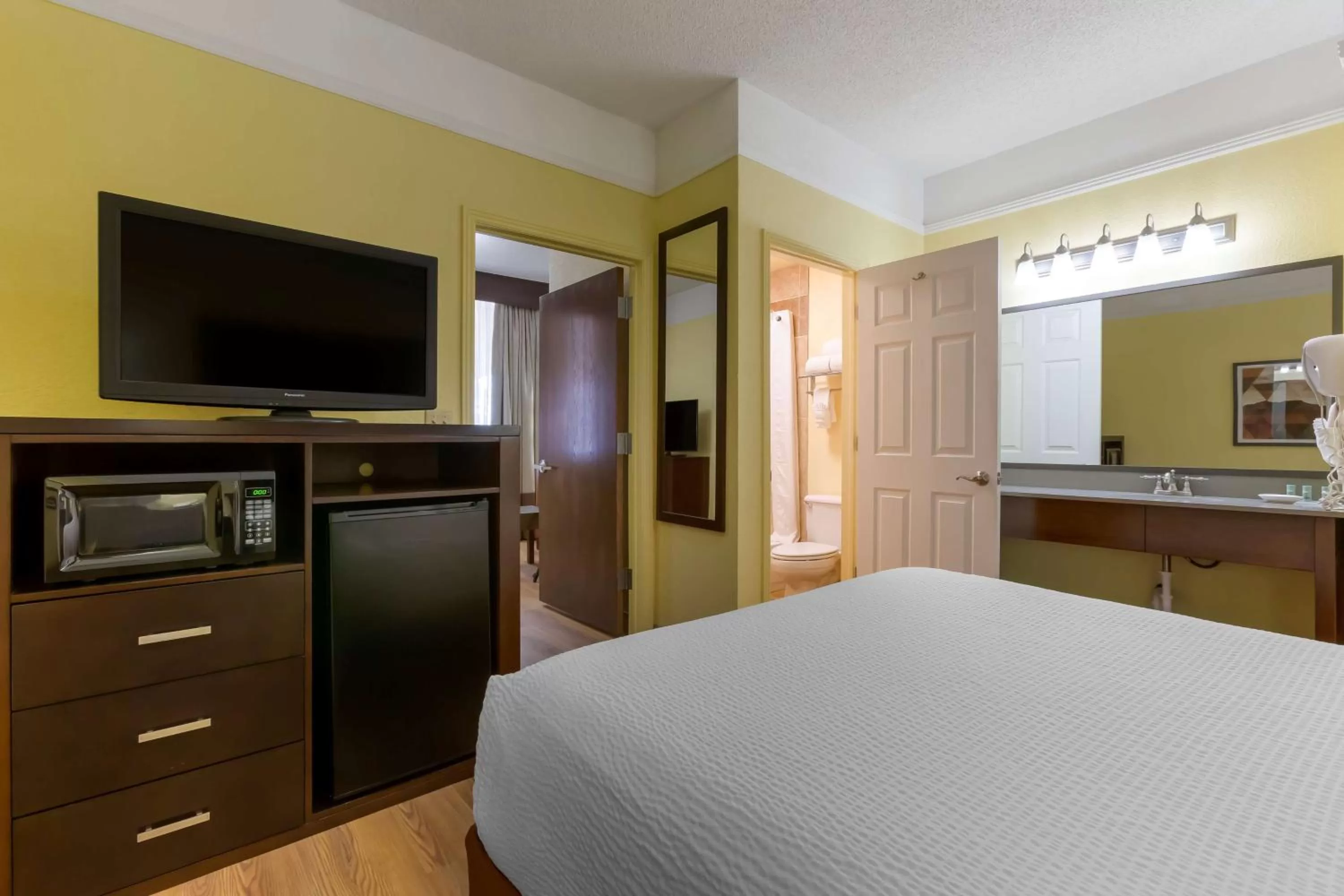 Bedroom, Bed in Best Western Phoenix Goodyear Inn