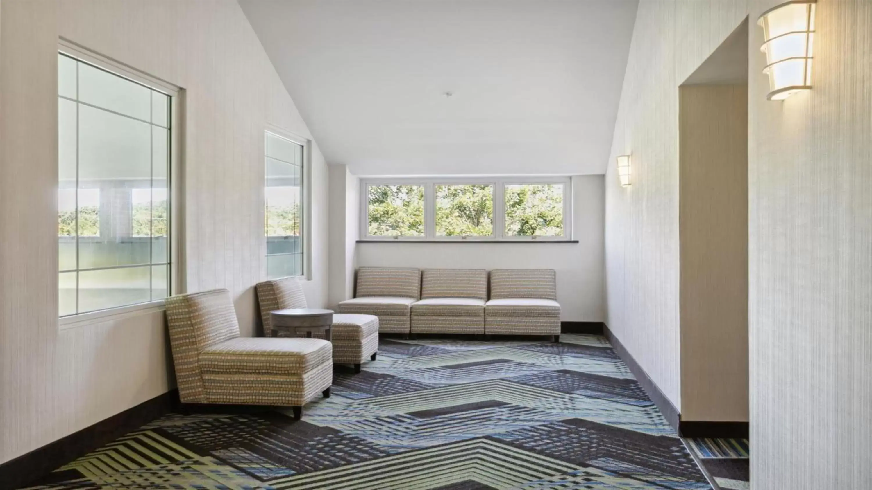 Lobby or reception, Seating Area in Holiday Inn Express Williamsburg North, an IHG Hotel