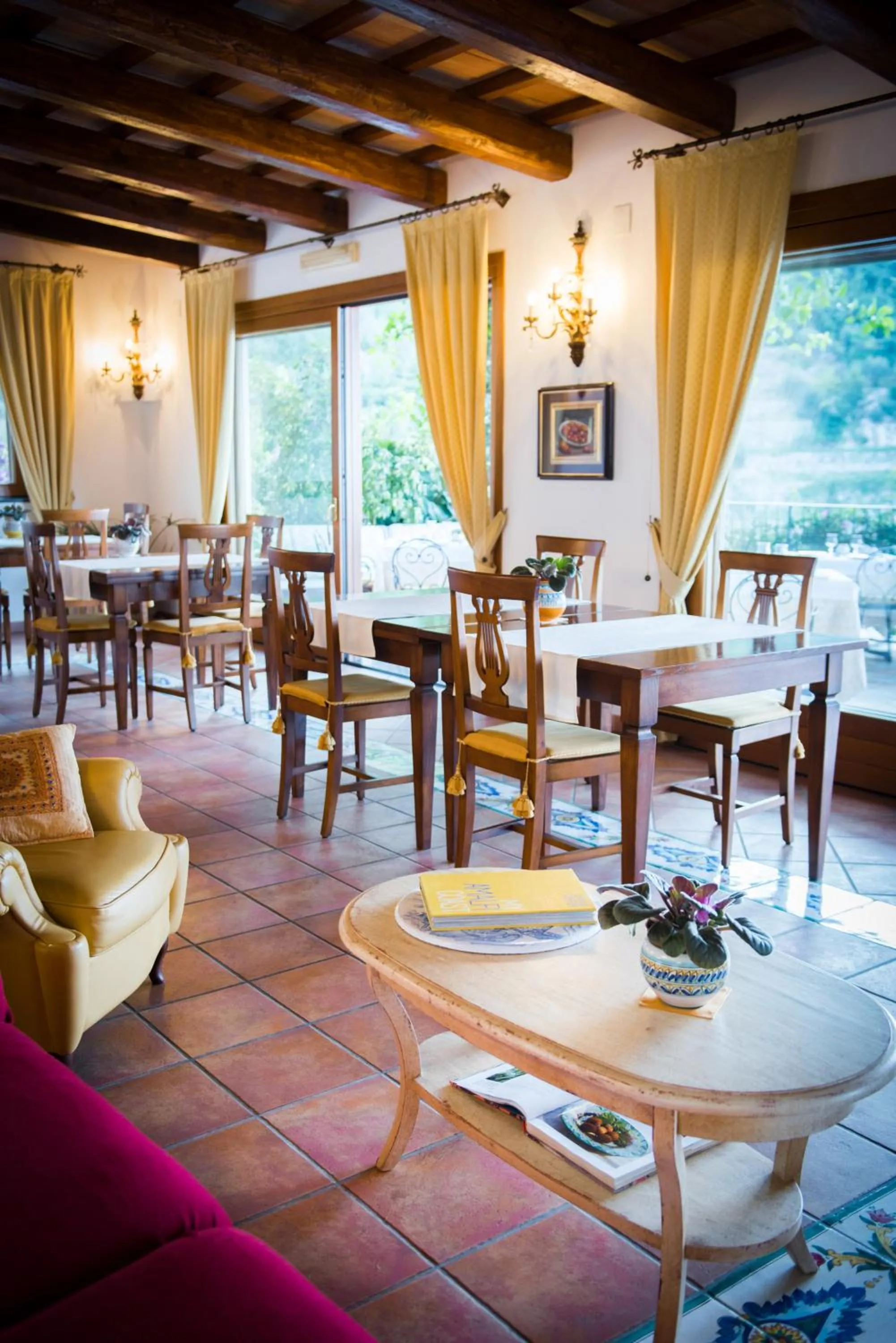 Seating area in Hotel Pellegrino