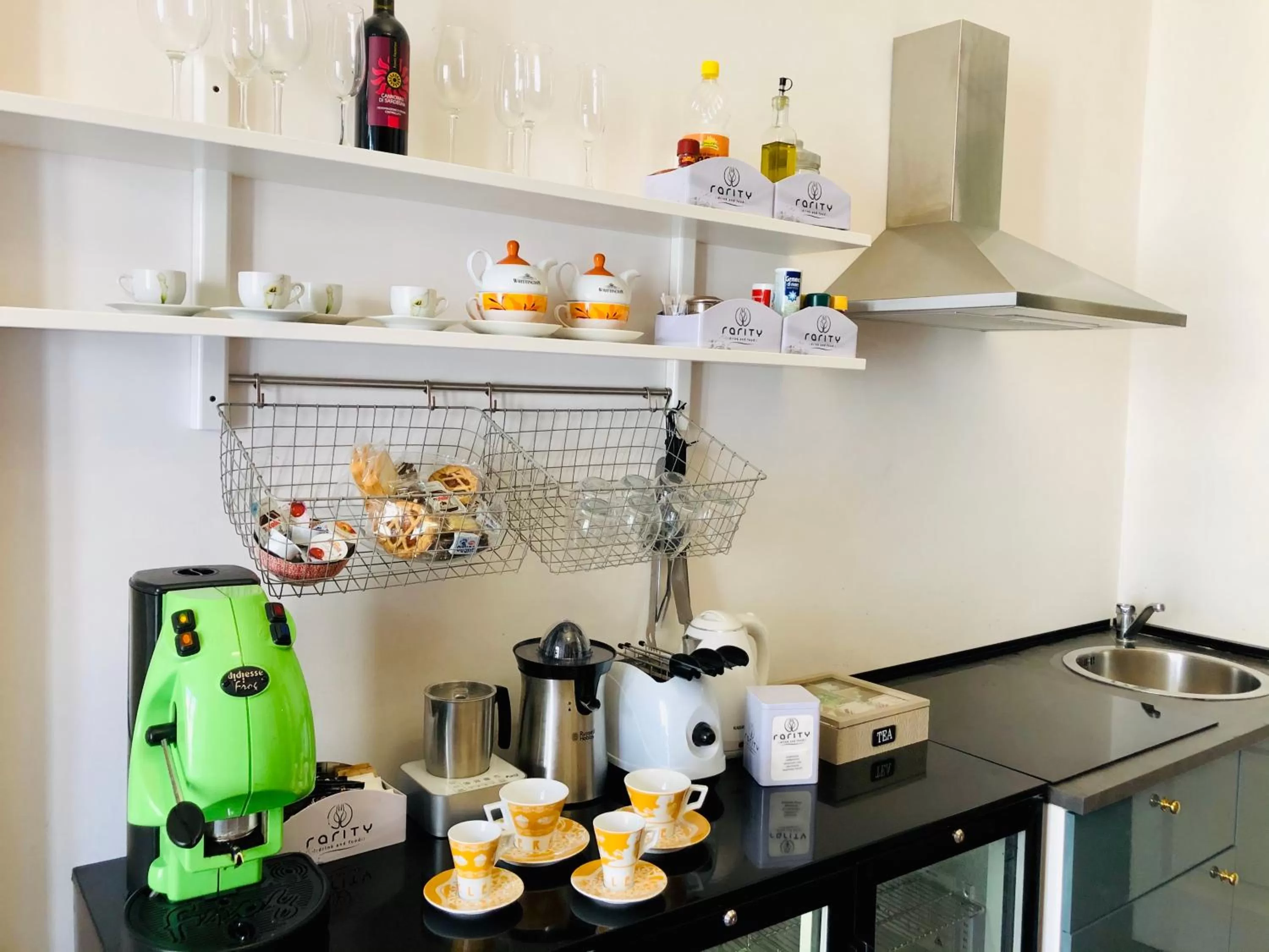 Kitchen or kitchenette in RarityArt GuestHouse