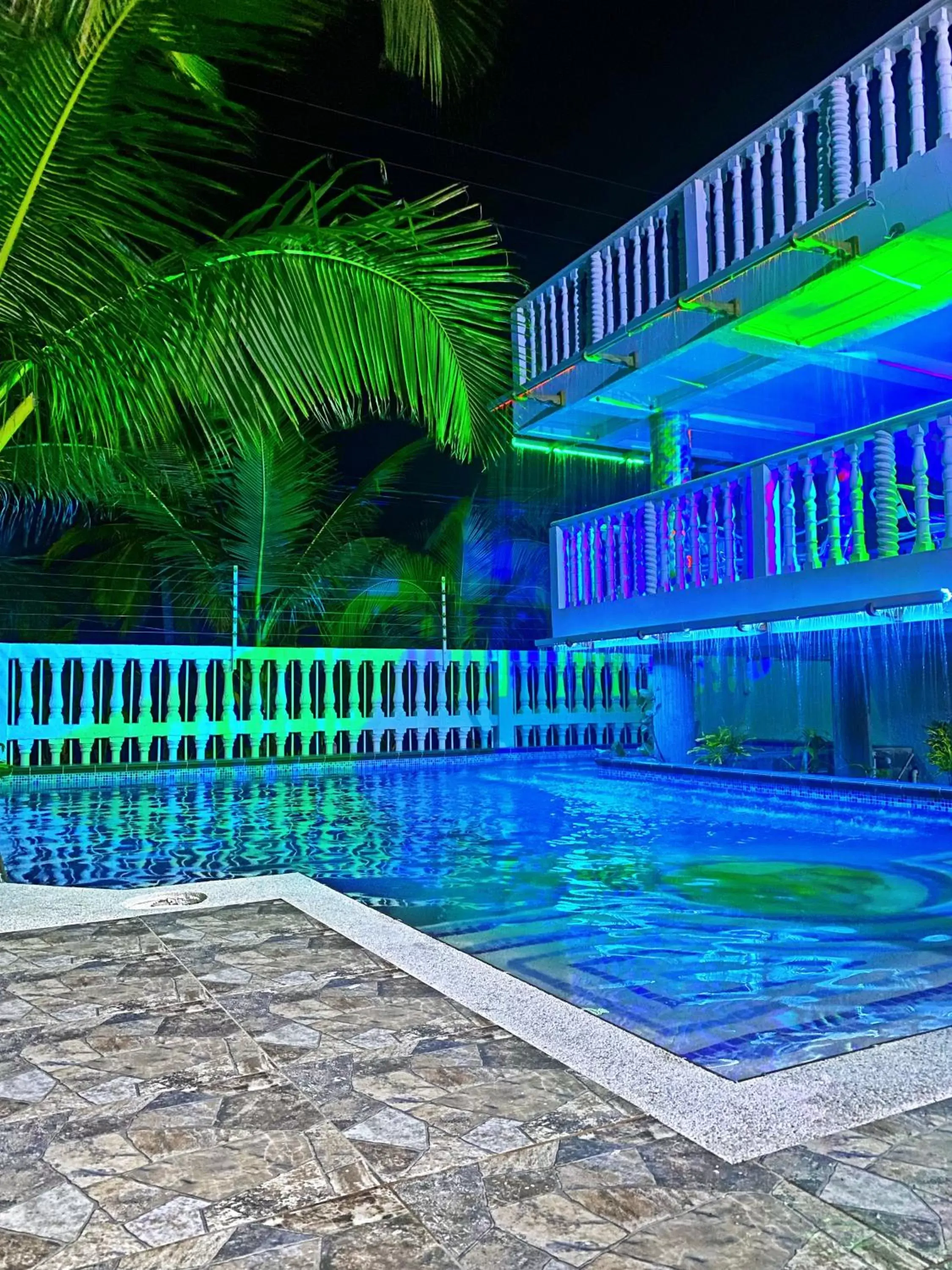 Swimming pool in Sunset Paradise Swimming pool in Sunset Paradise