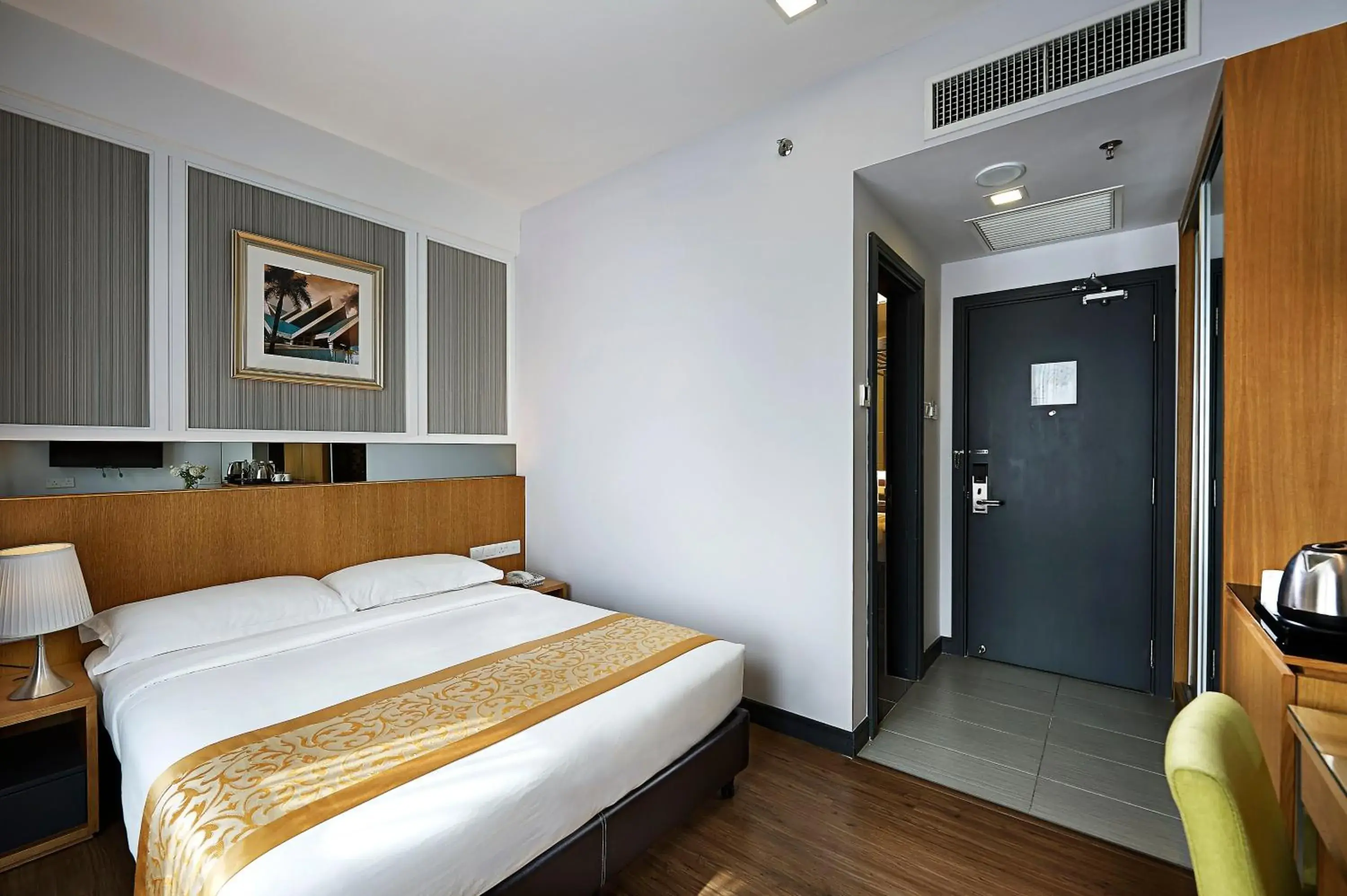 Photo of the whole room, Bed in Hotel Transit Kuala Lumpur