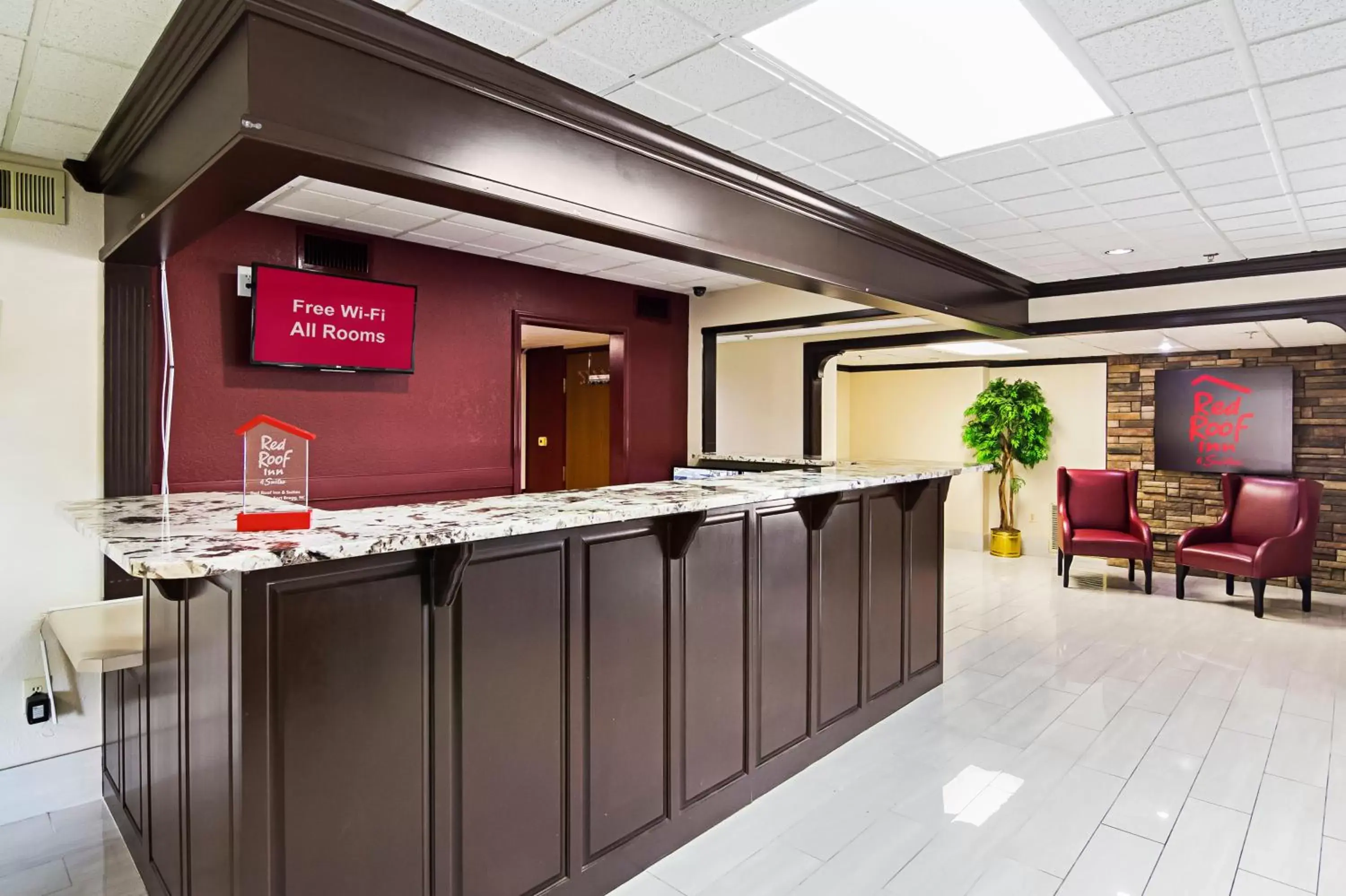 Lobby or reception, Lobby/Reception in Red Roof Inn & Suites Fayetteville-Fort Bragg