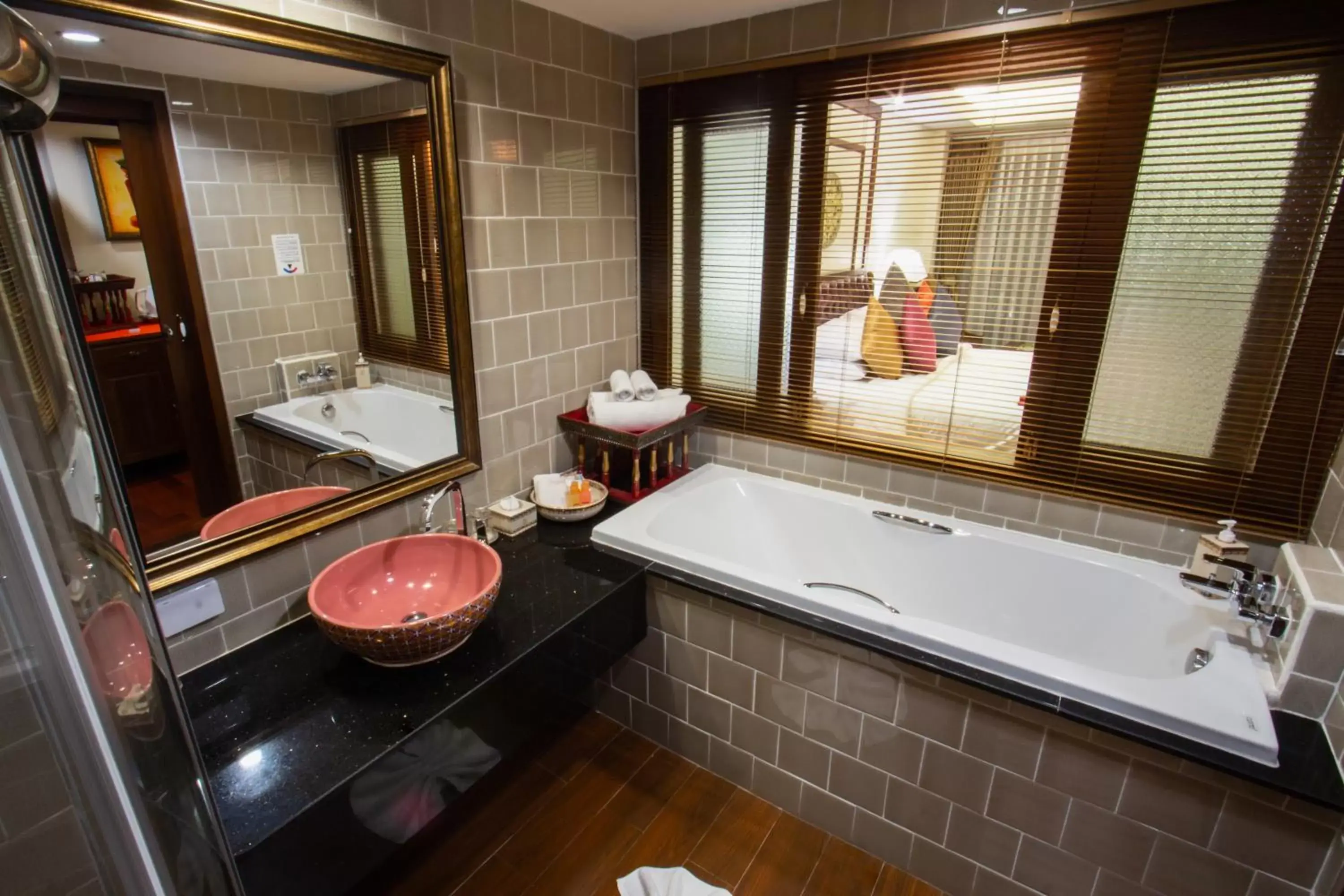 Hot Tub, Bathroom in Viangluang Resort