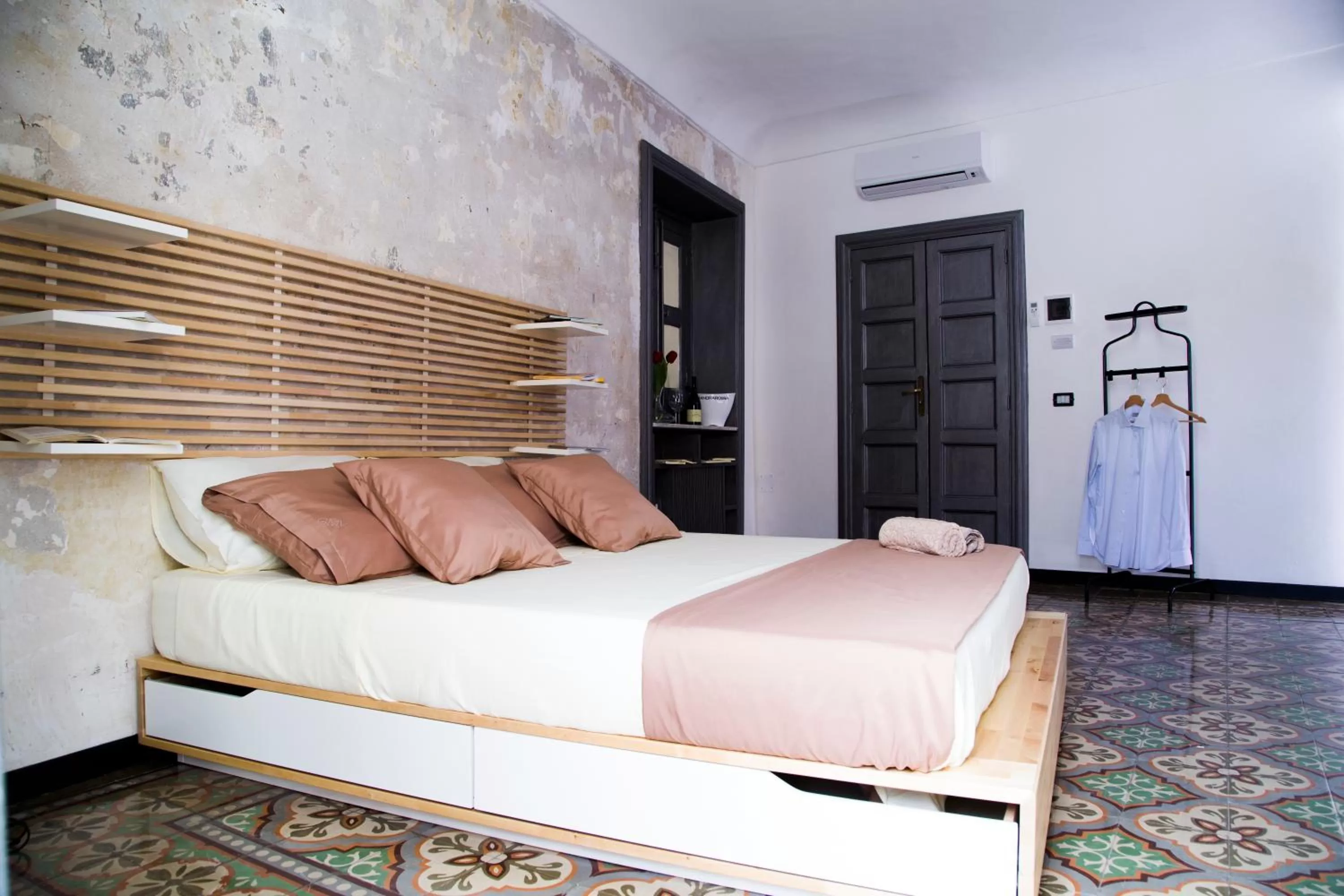 Photo of the whole room, Bed in Community Rooms & Wine