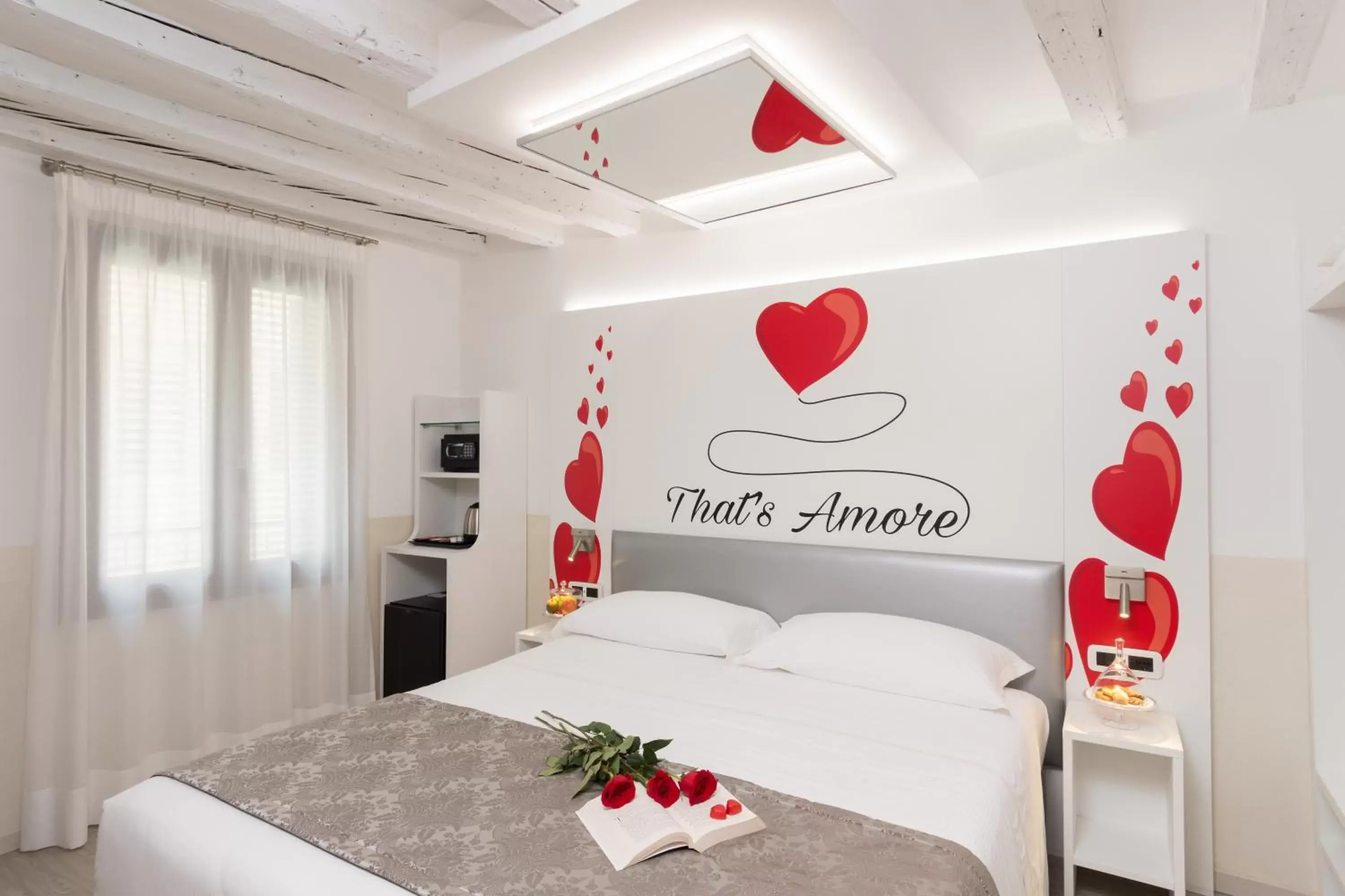 Photo of the whole room, Bed in UNAHOTELS Ala Venezia-Adults 16