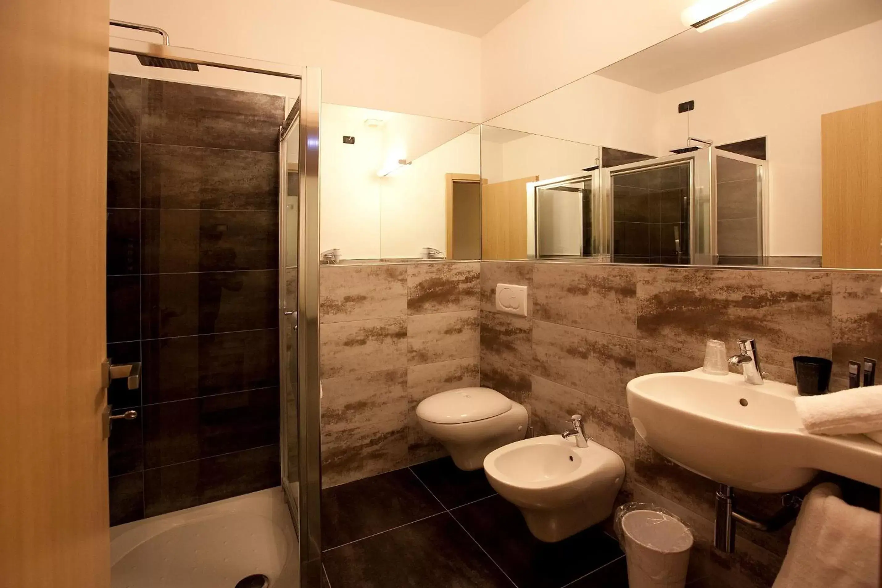 Toilet, Bathroom in Hotel La Meridiana