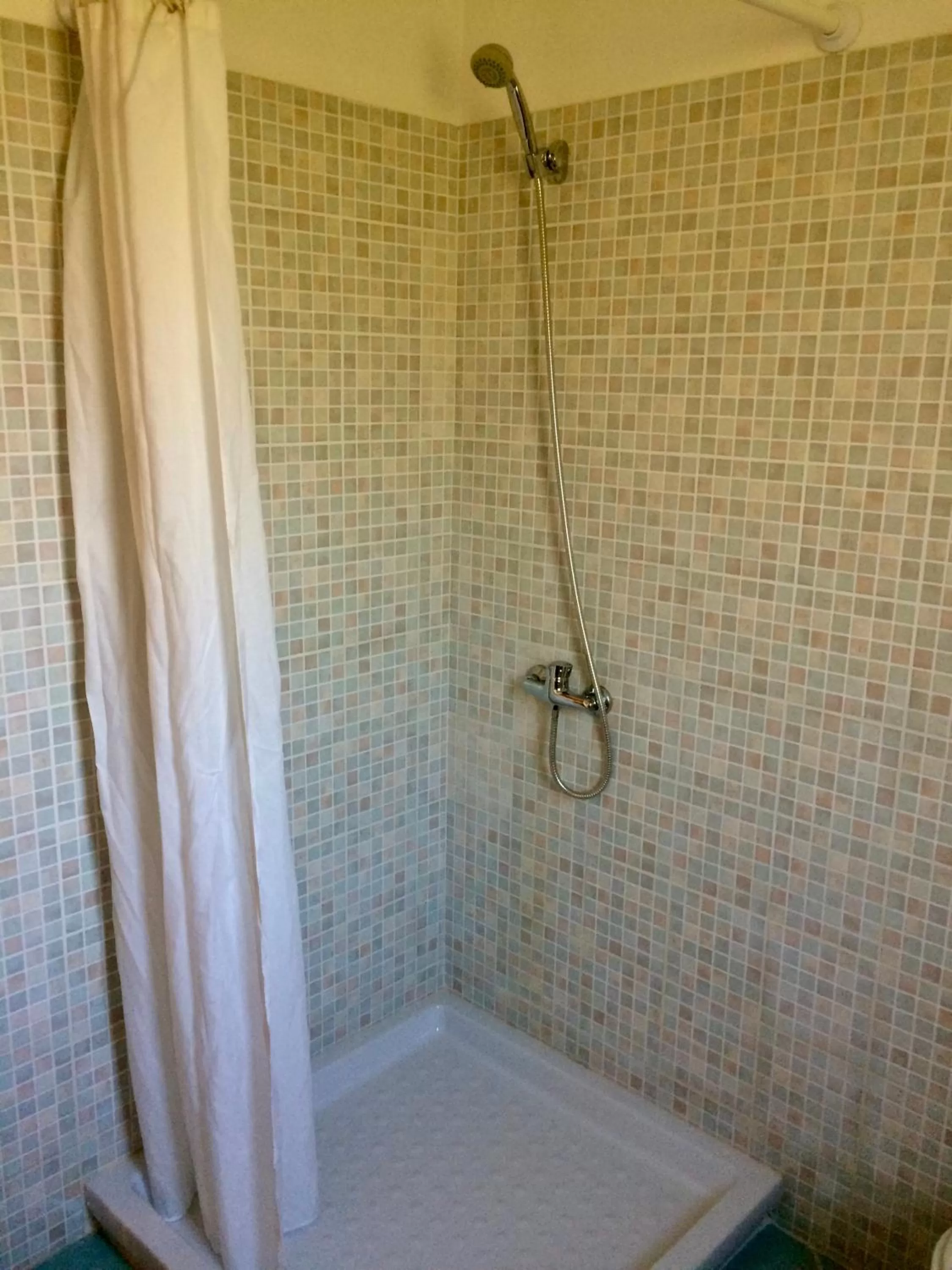 Shower in Guesthouse Villa Rosa Berat