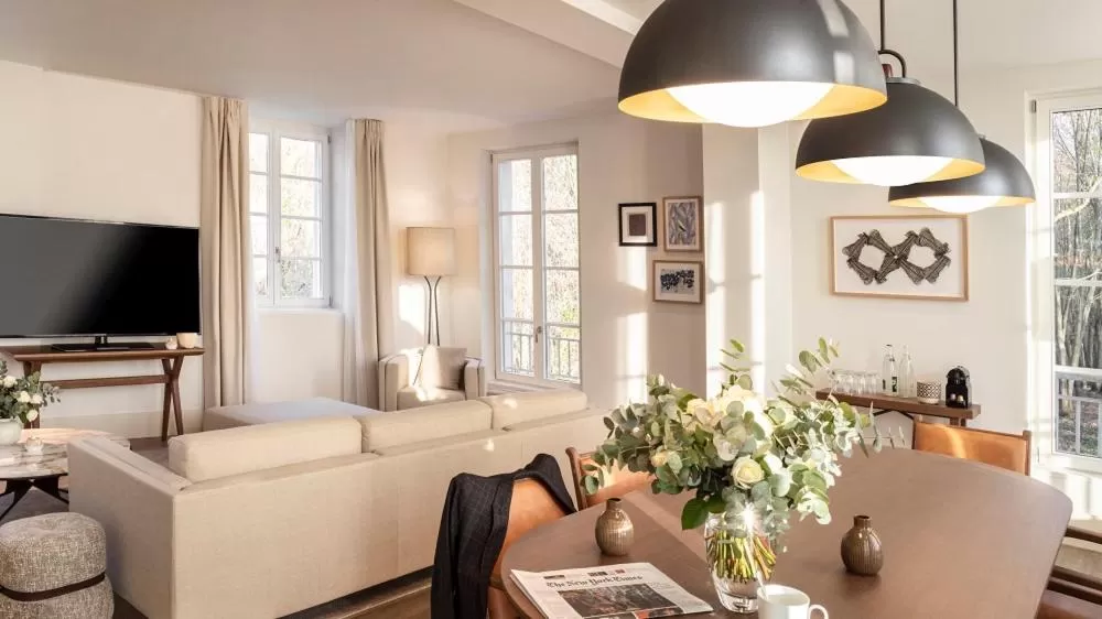 Living room in Le Grand Pavillon Chantilly