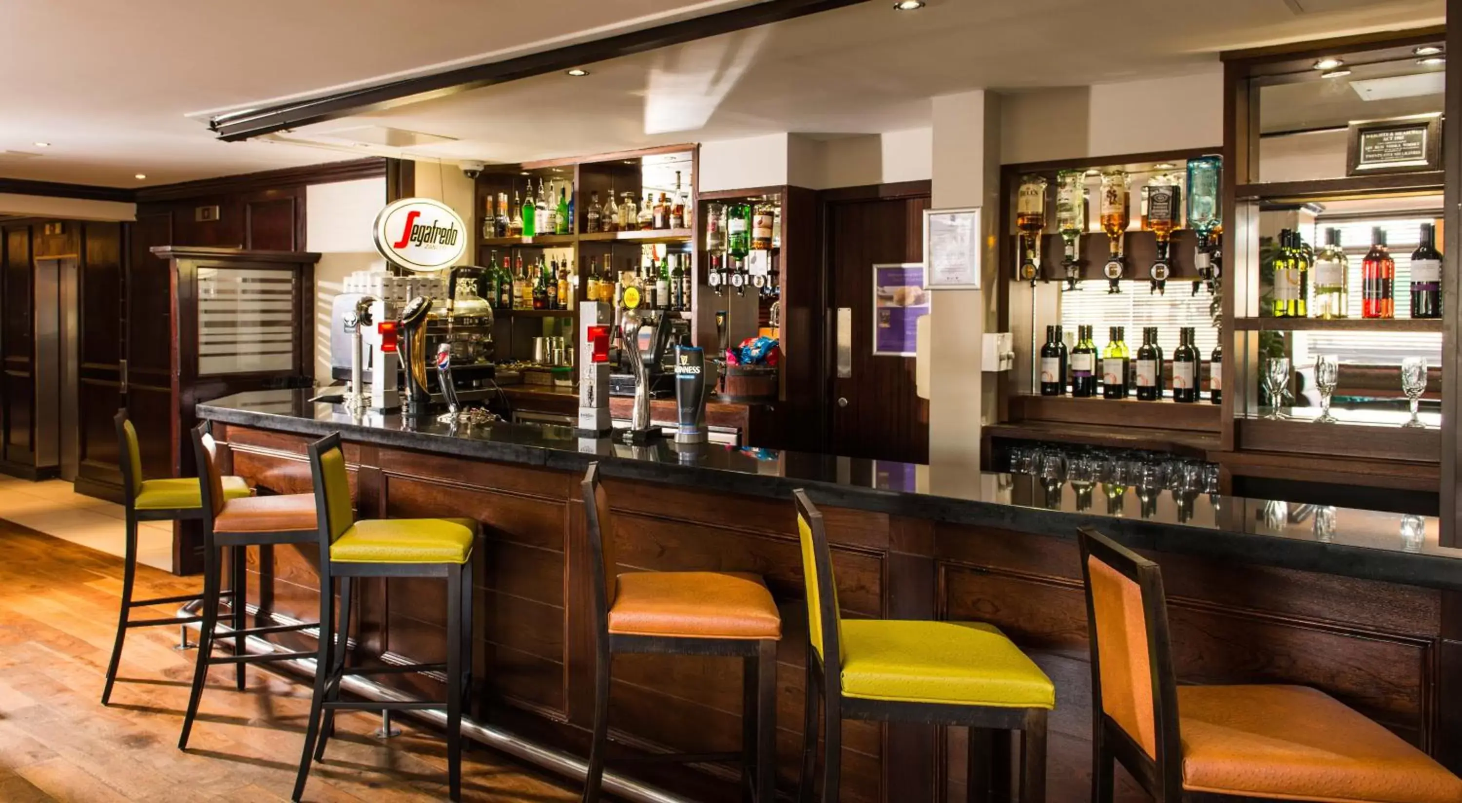 Restaurant/places to eat, Lounge/Bar in Leonardo Inn Glasgow West End