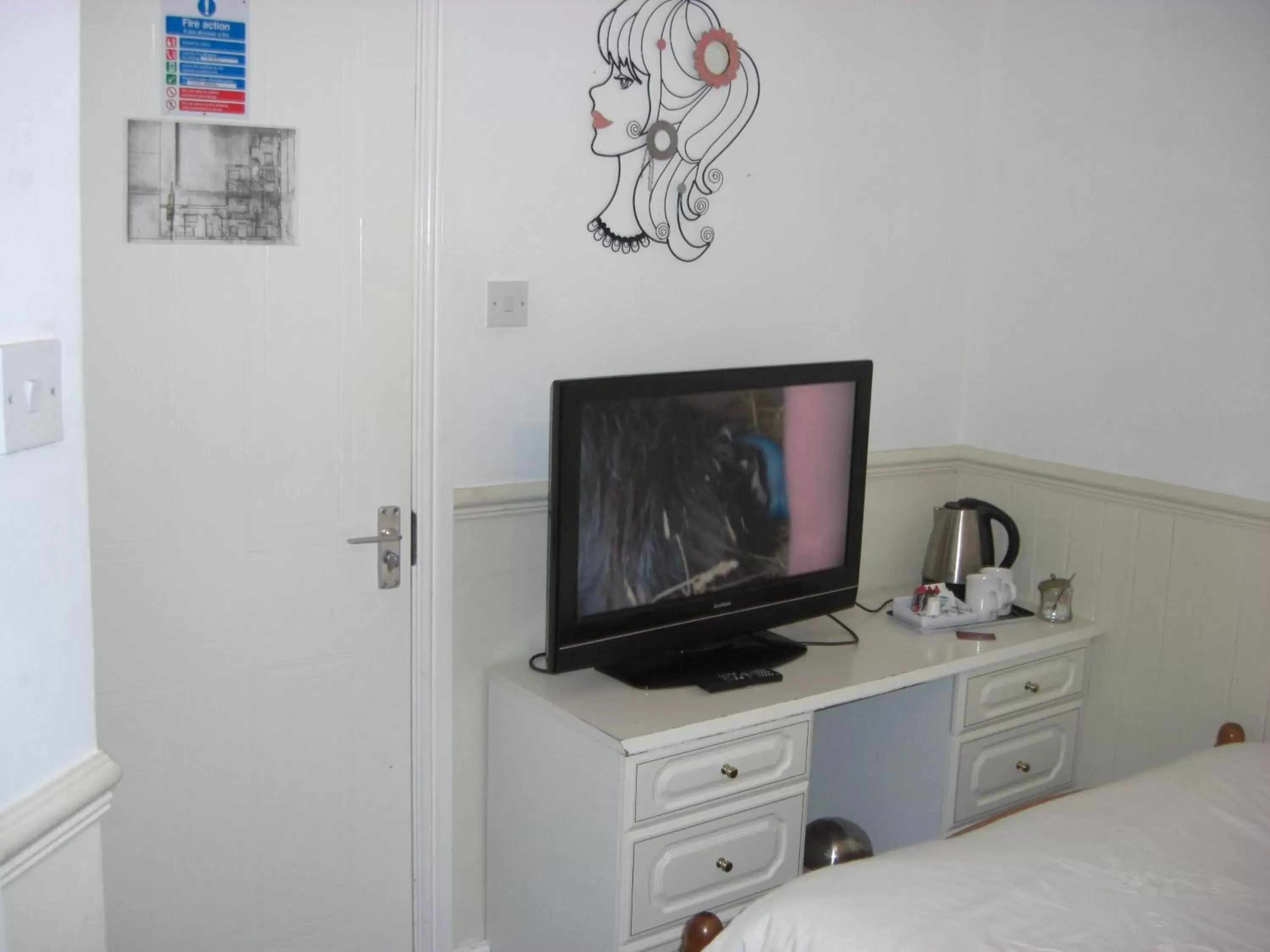 TV and multimedia, TV/Entertainment Center in Lynebank House Hotel, Bed & Breakfast