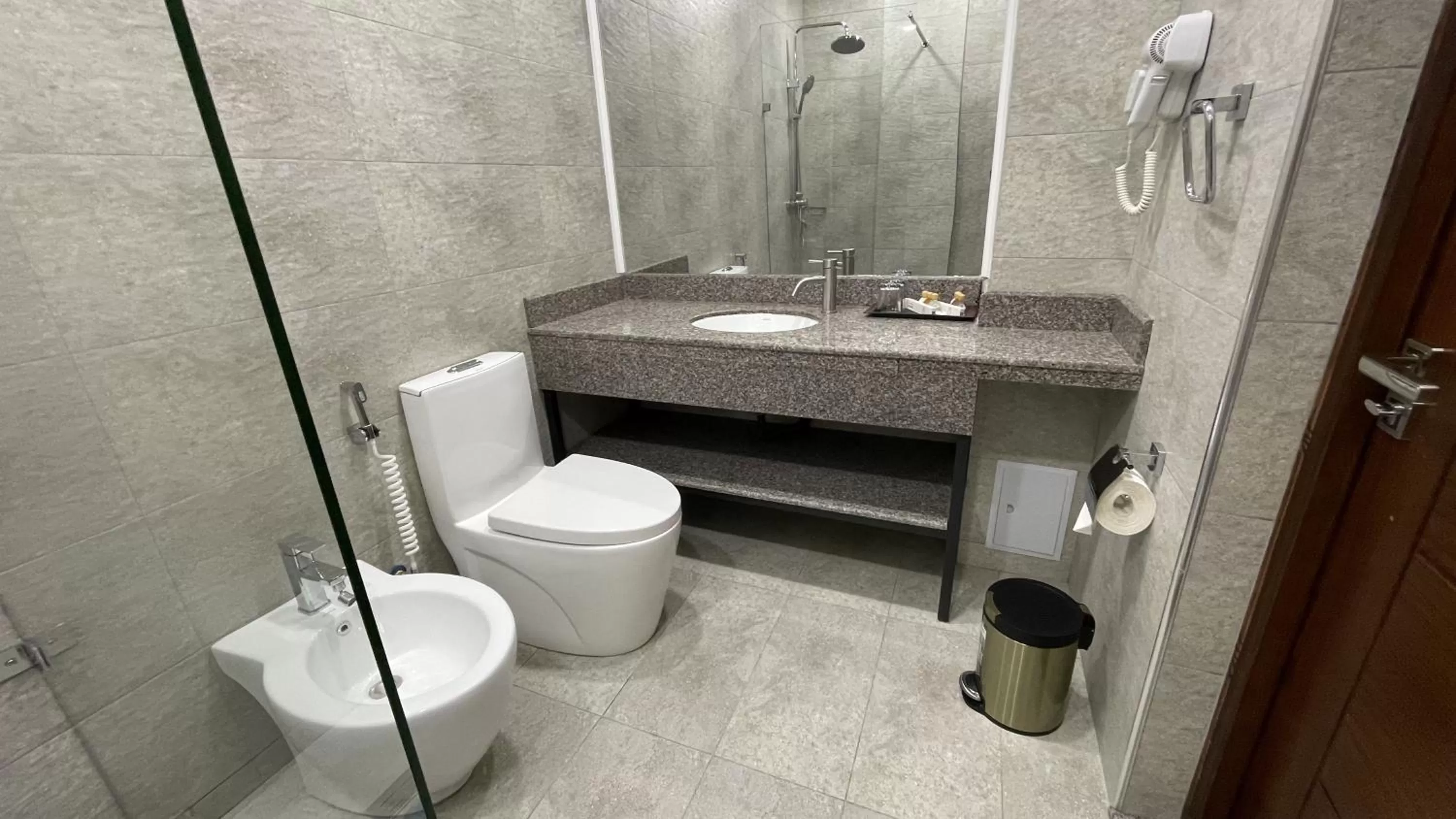 Bathroom in CHlNOR HOTEL