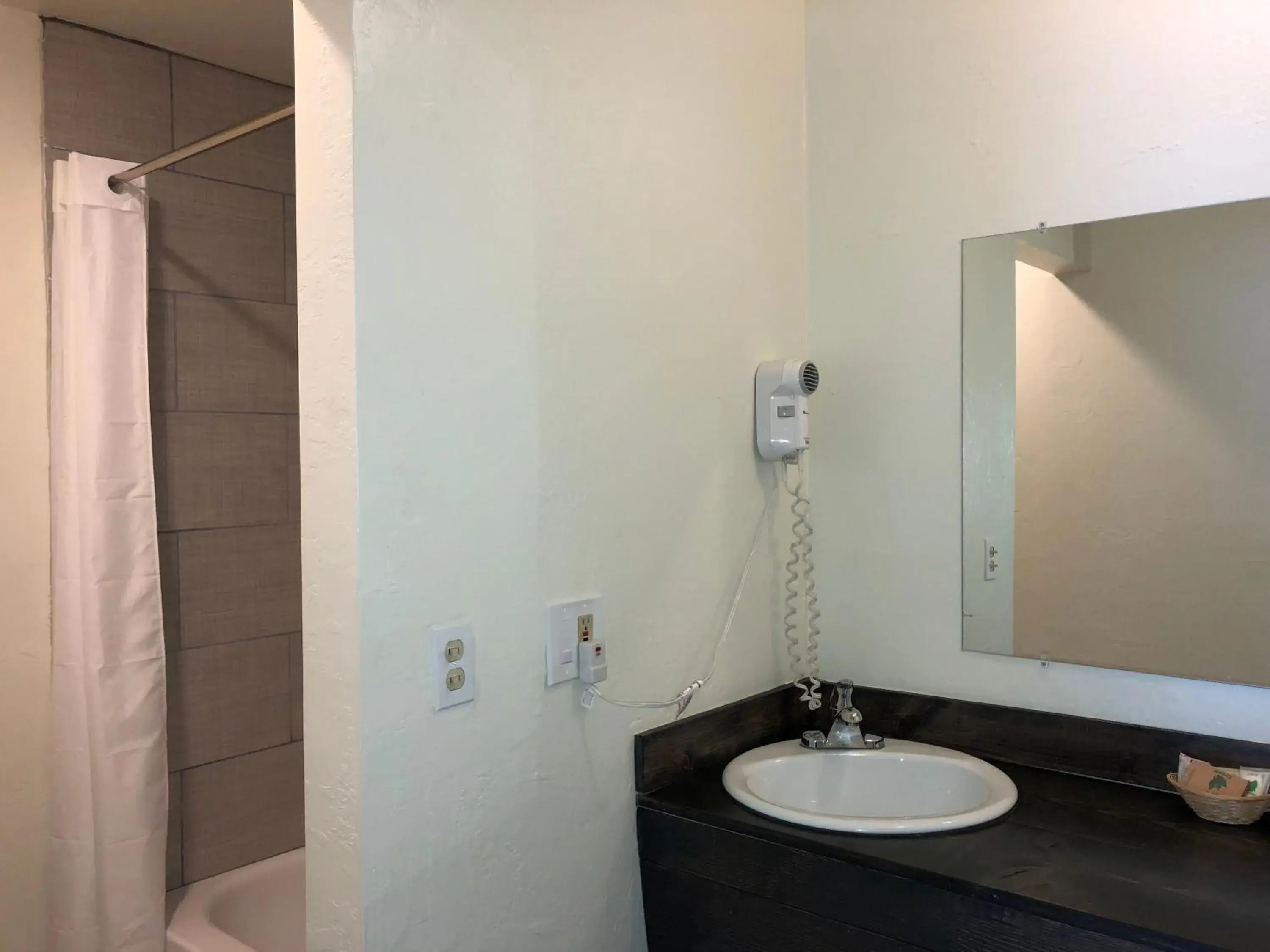 Bathroom in Cedar Inn & Suites