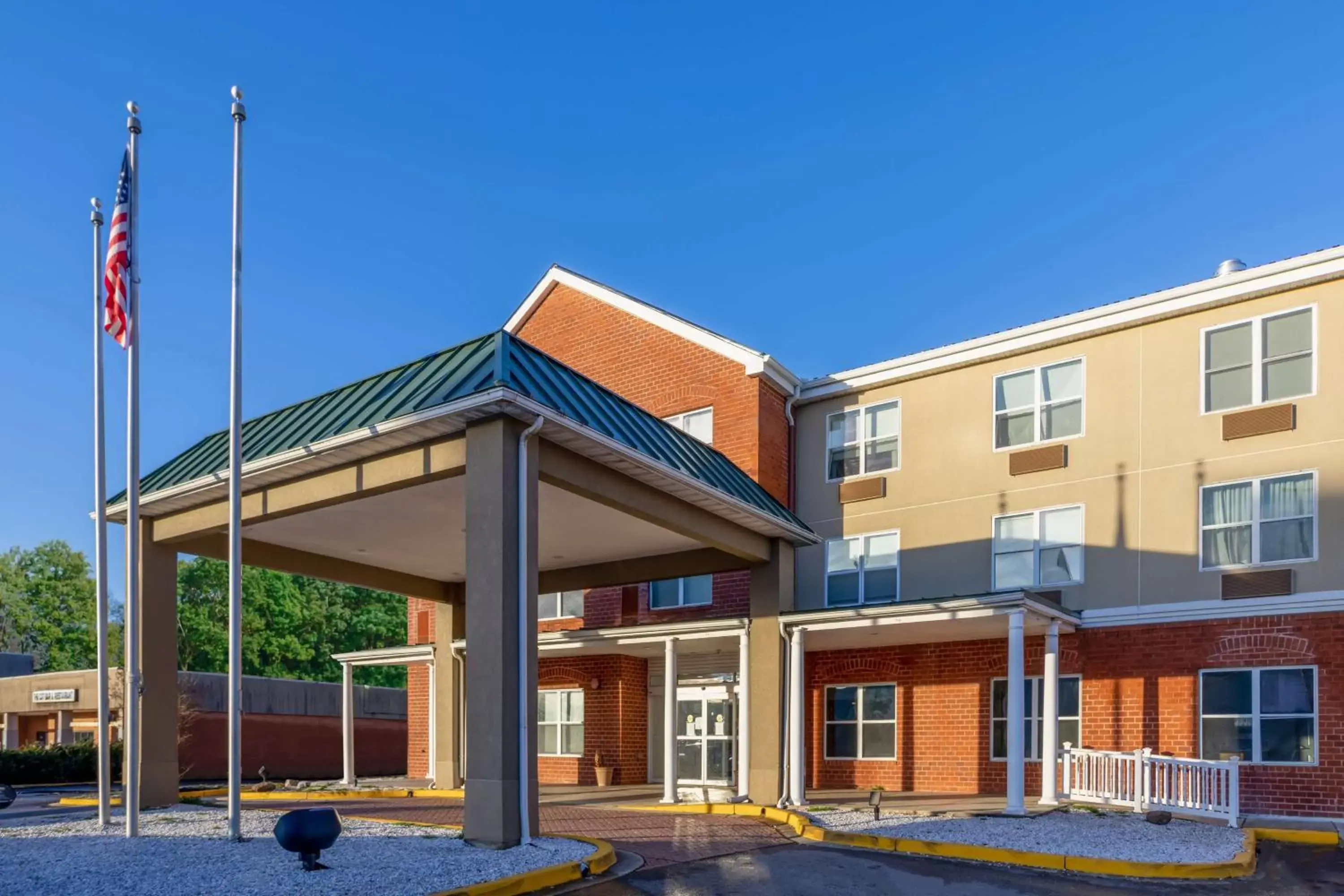 Property Building in Wingate by Wyndham Waldorf - Washington DC Area