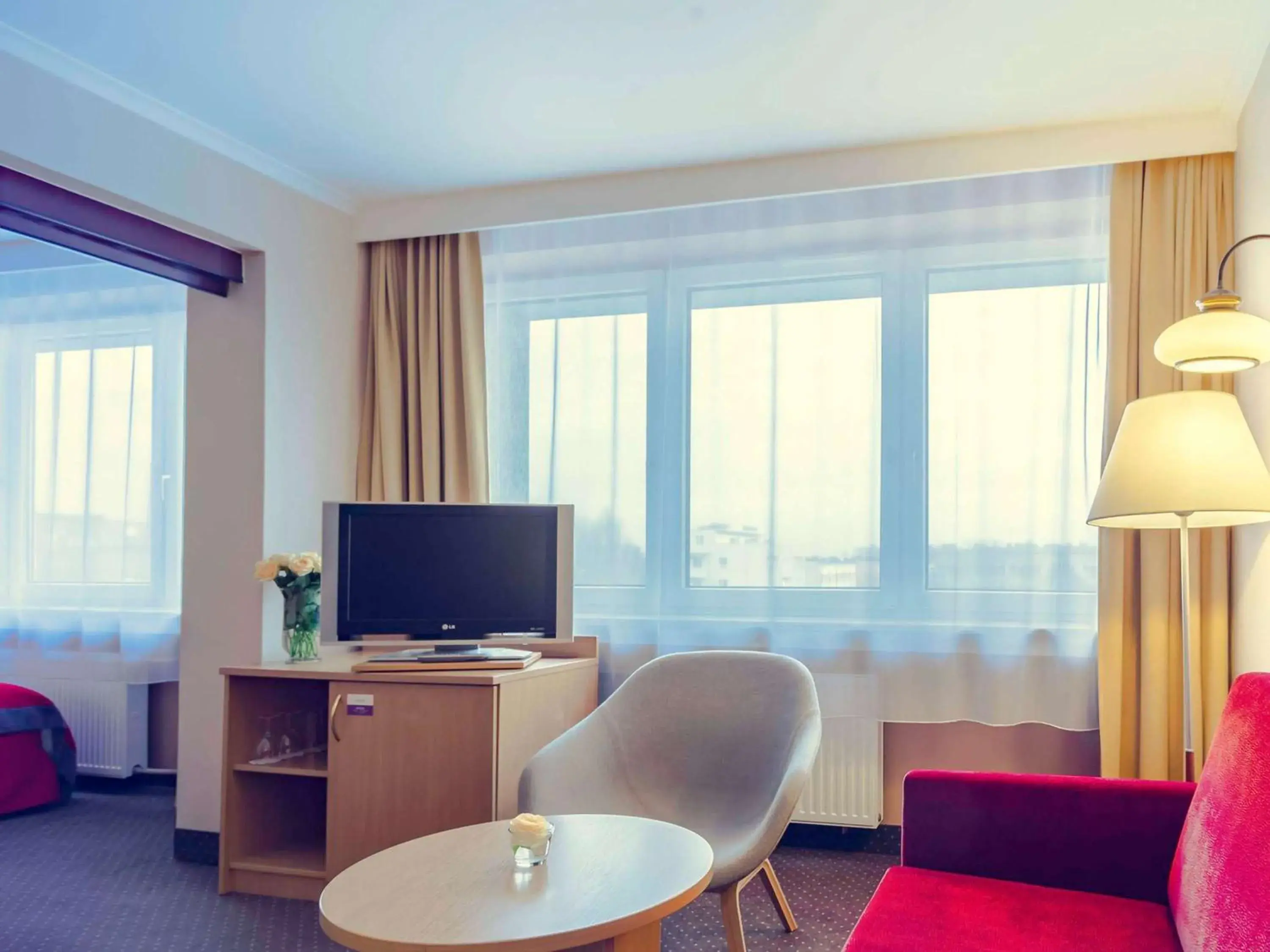 Bedroom, TV/Entertainment Center in Mercure Czestochowa Centrum