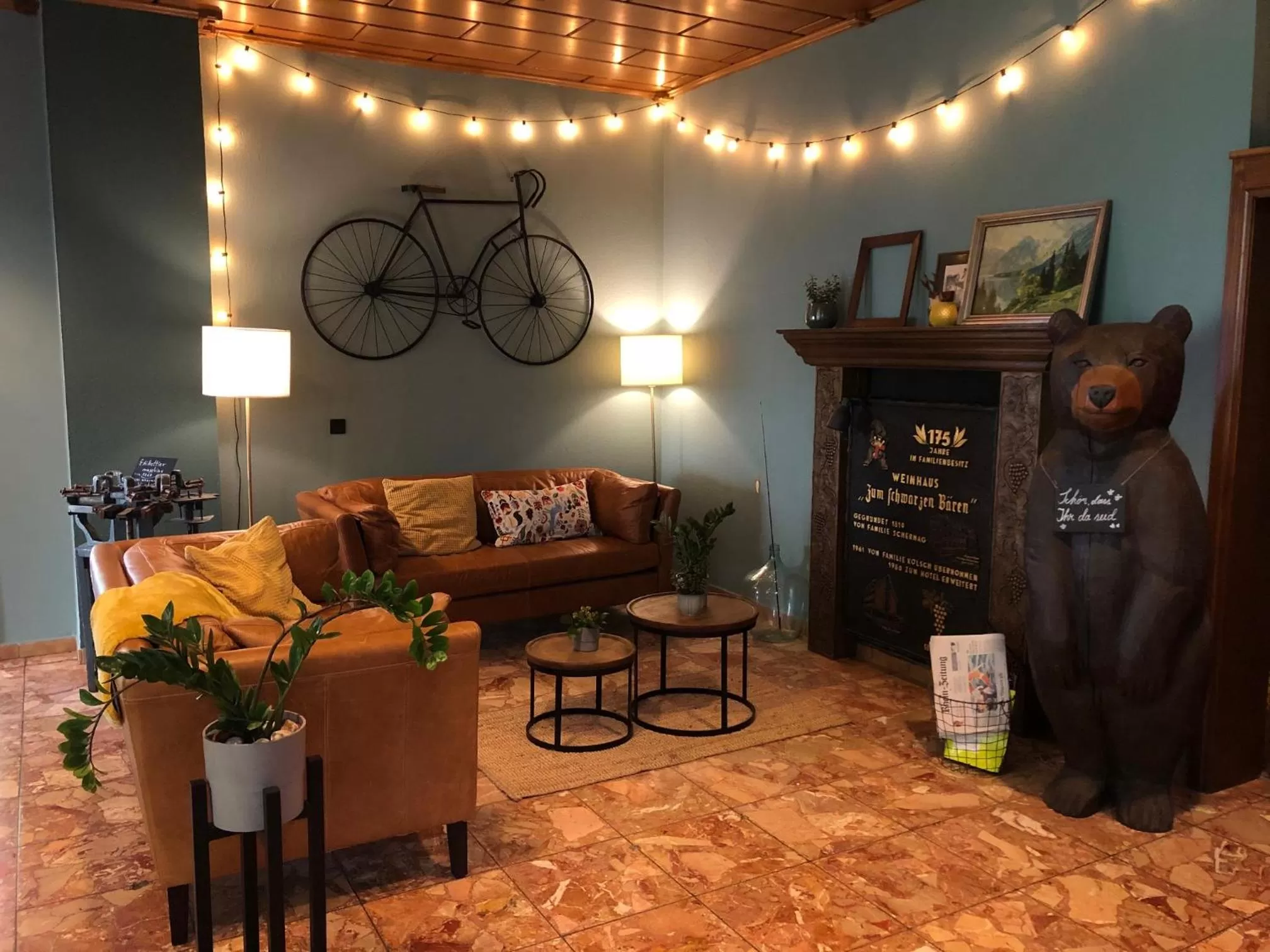 Lobby or reception in Hotel & Weinhaus Zum Schwarzen Bären
