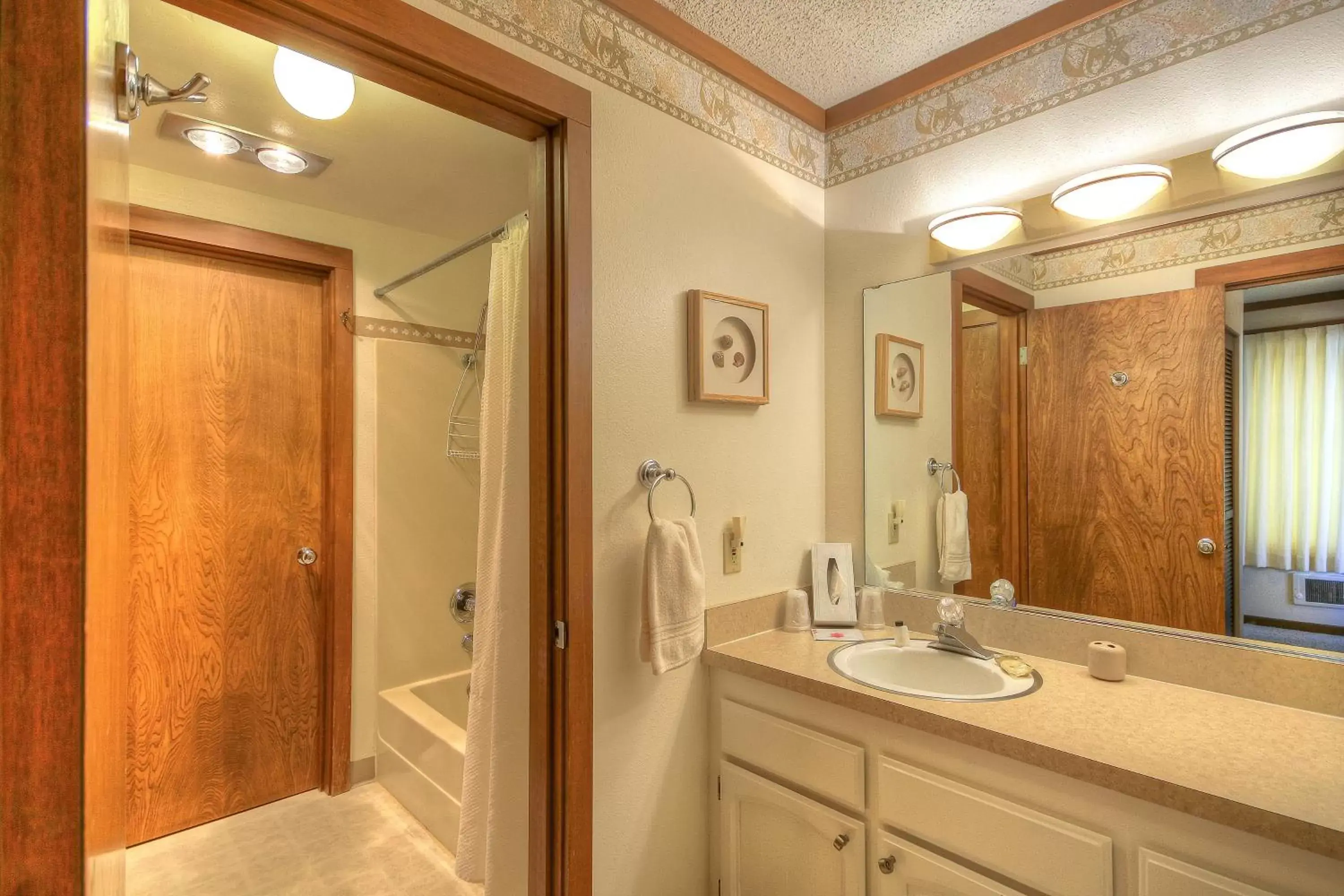 Bathroom in Little Creek Cove Beach Resort