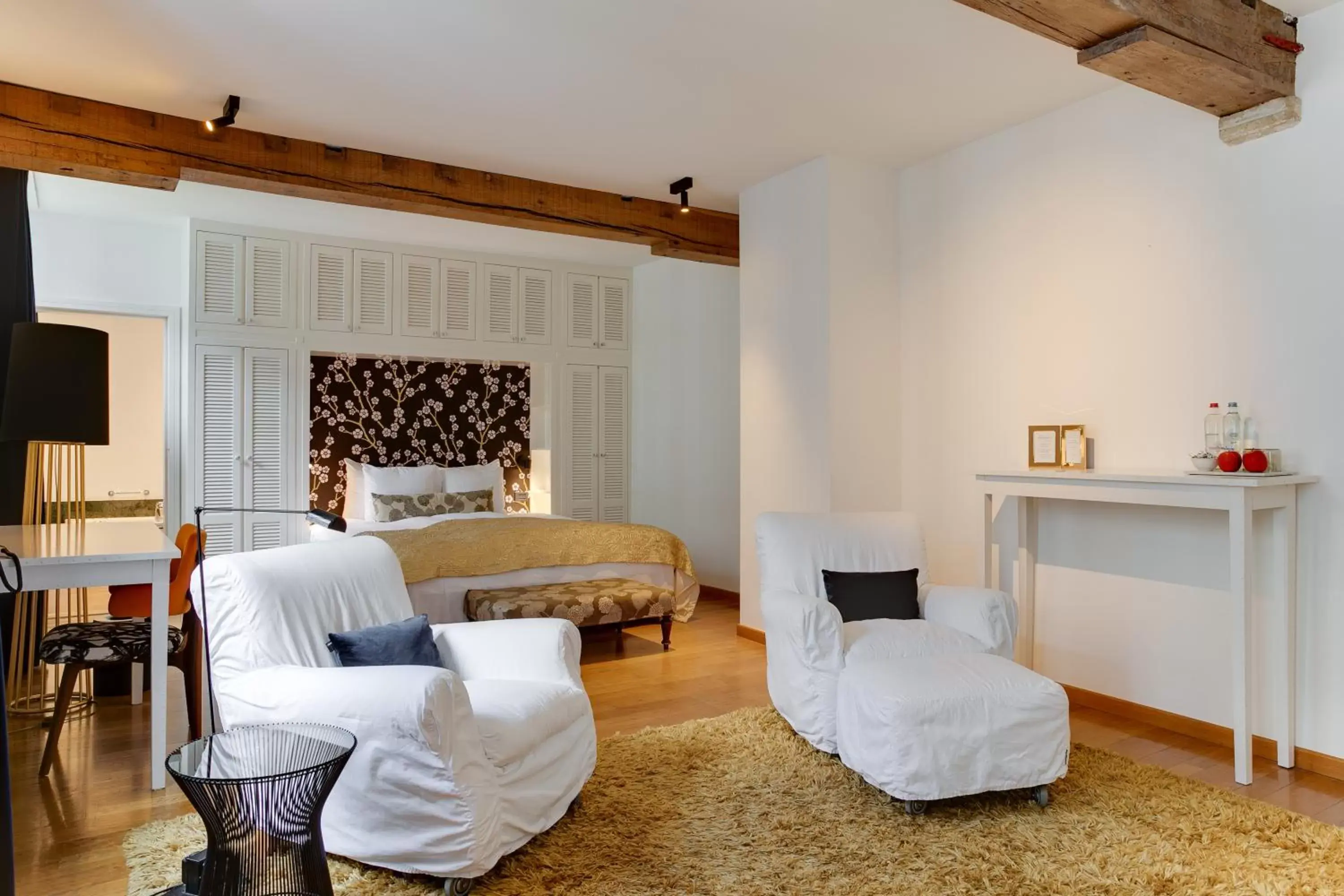 Living room, Bed in Small Luxury Hotel De Witte Lelie