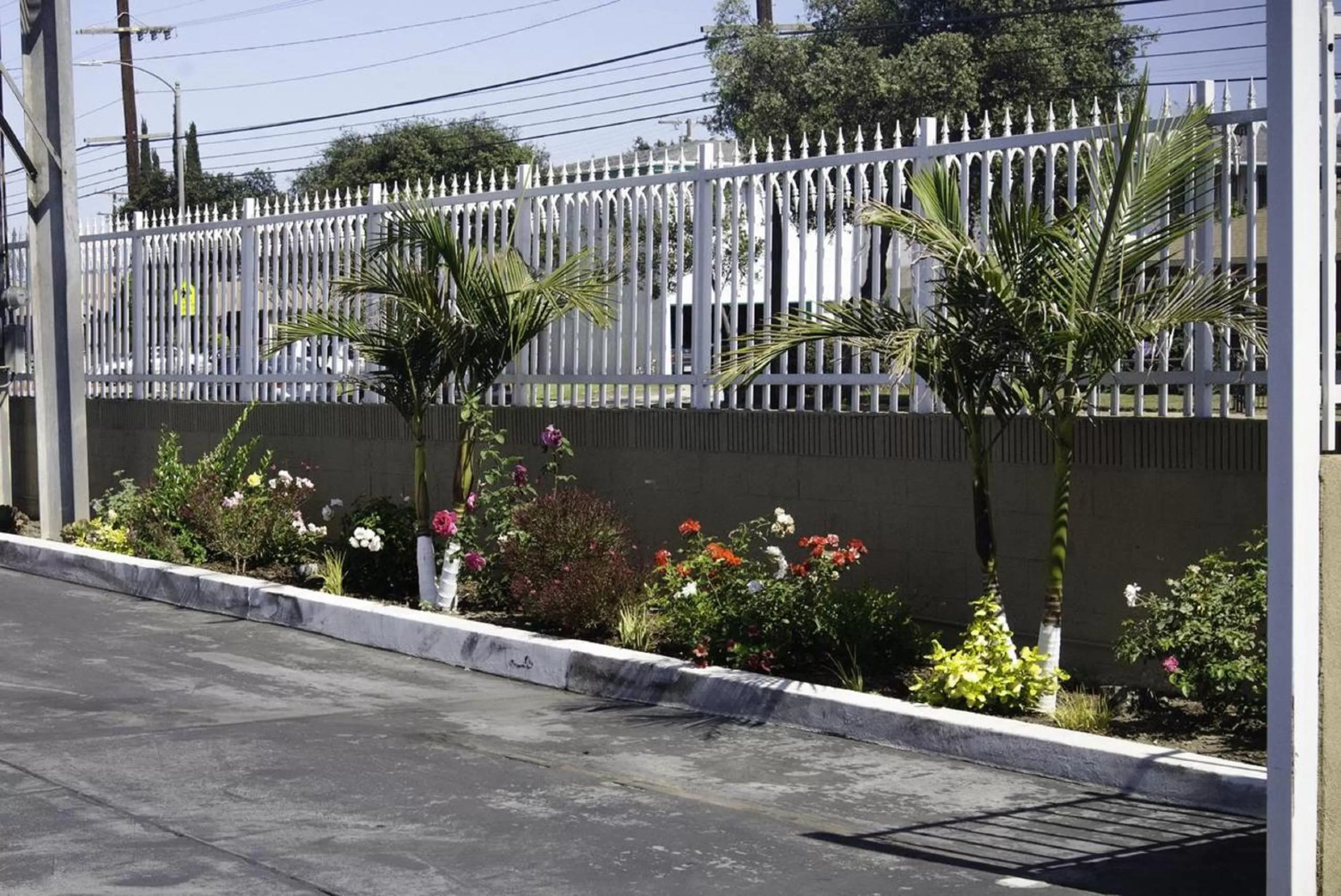 Property building in Kings Motel Inglewood