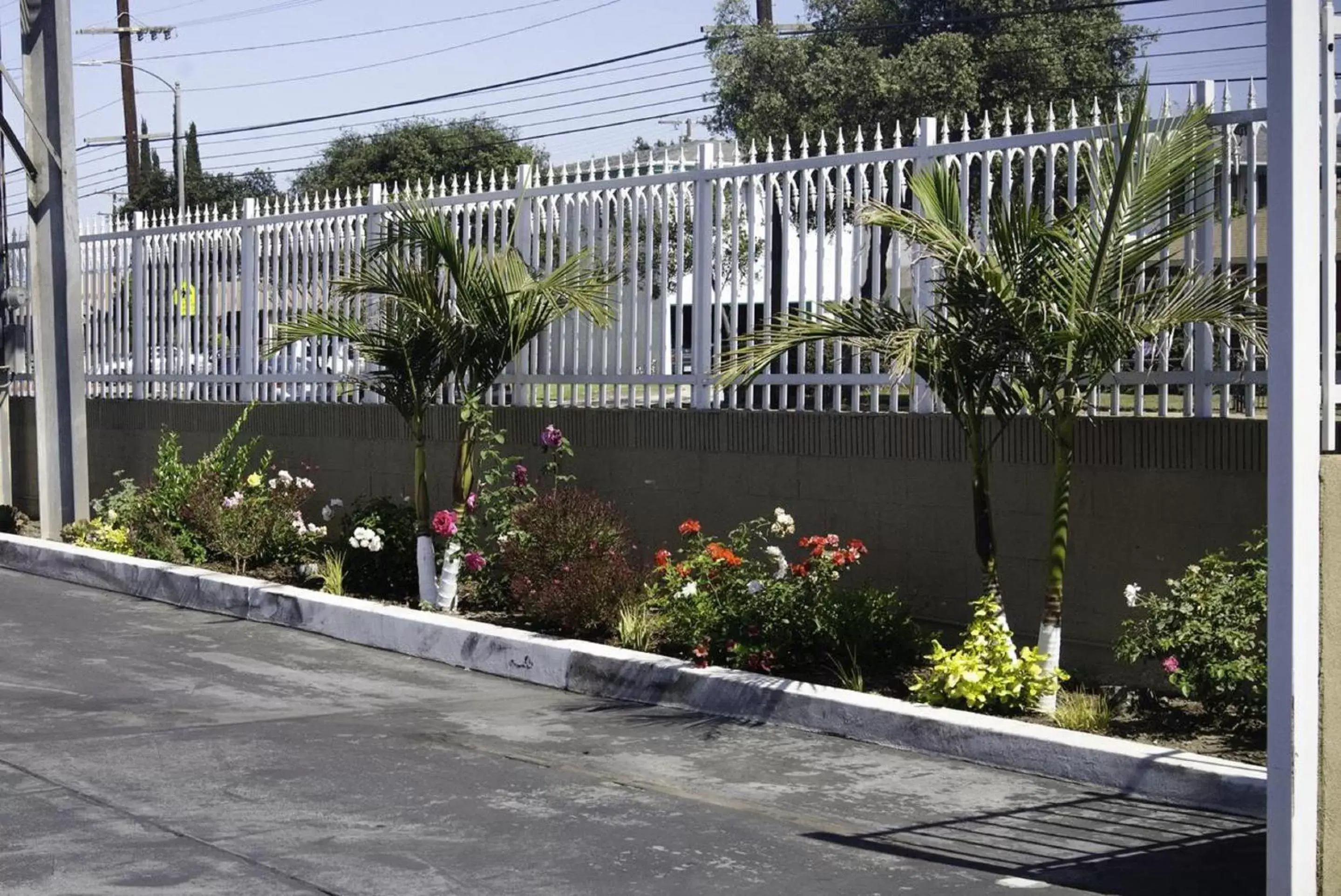 Property building in Kings Motel Inglewood Property building in Kings Motel Inglewood