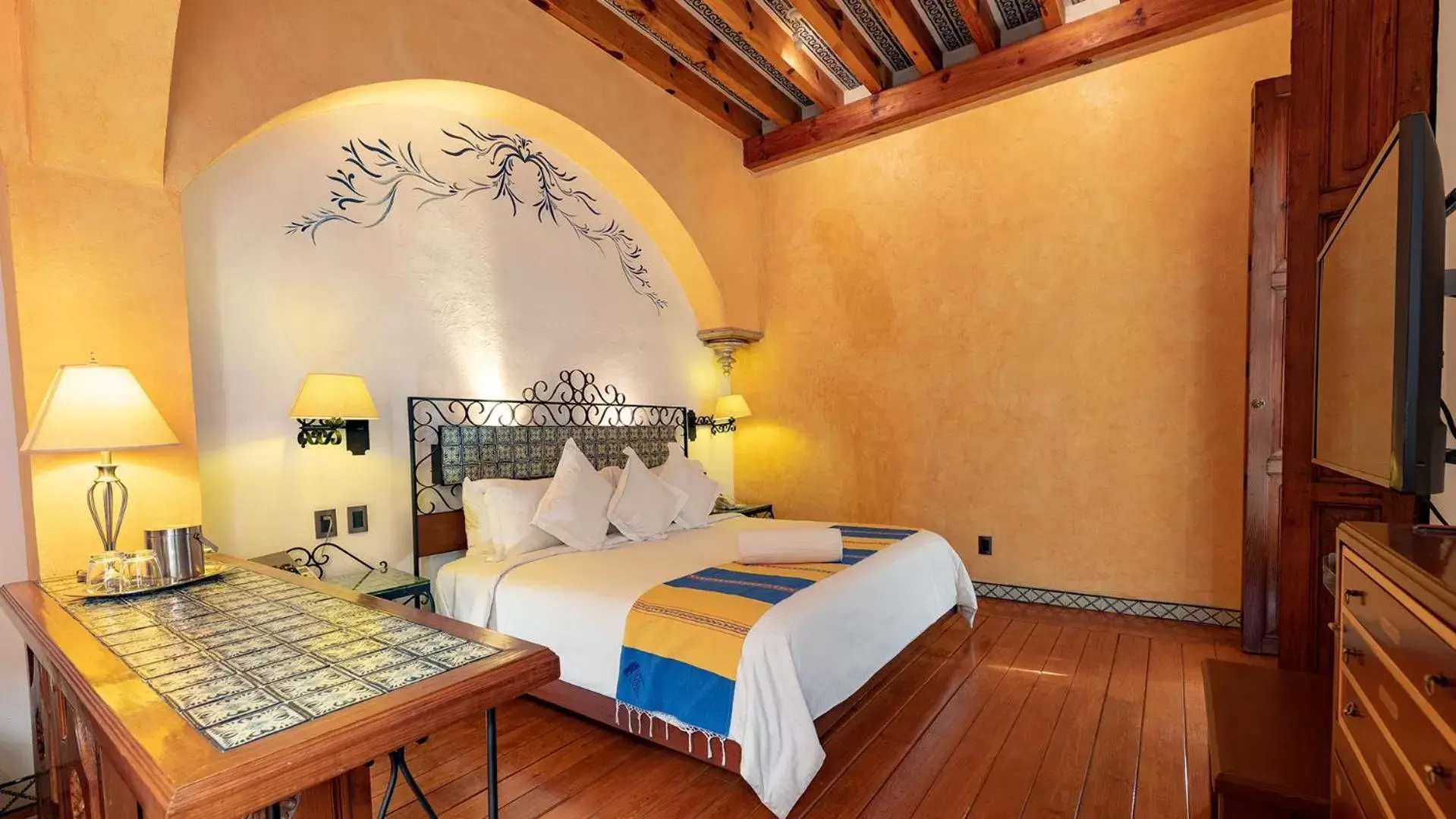 Photo of the whole room, Bed in Hotel Boutique Casona de la China Poblana - Adults Only