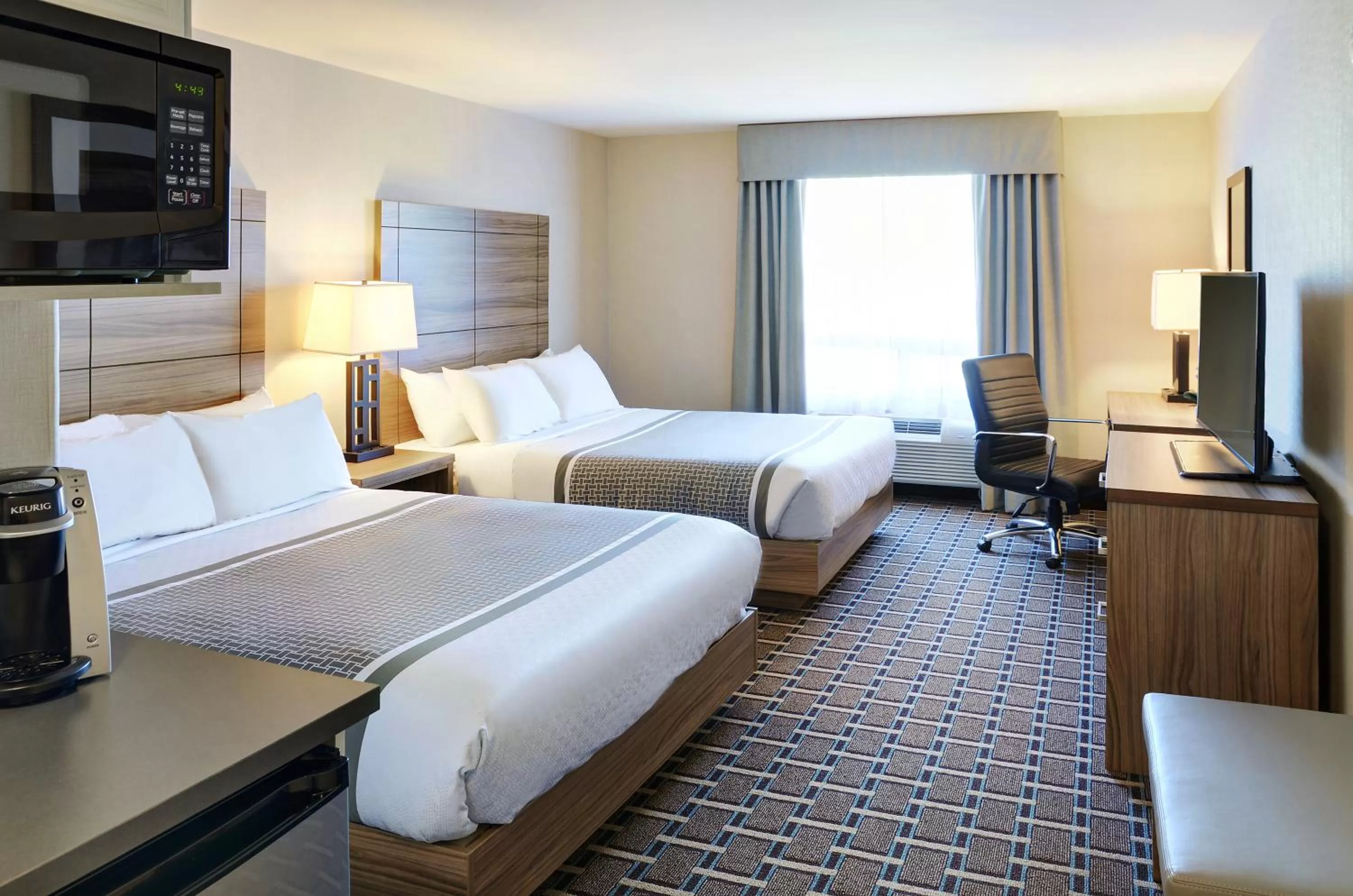 Day, Bed in Pomeroy Inn and Suites Vermilion