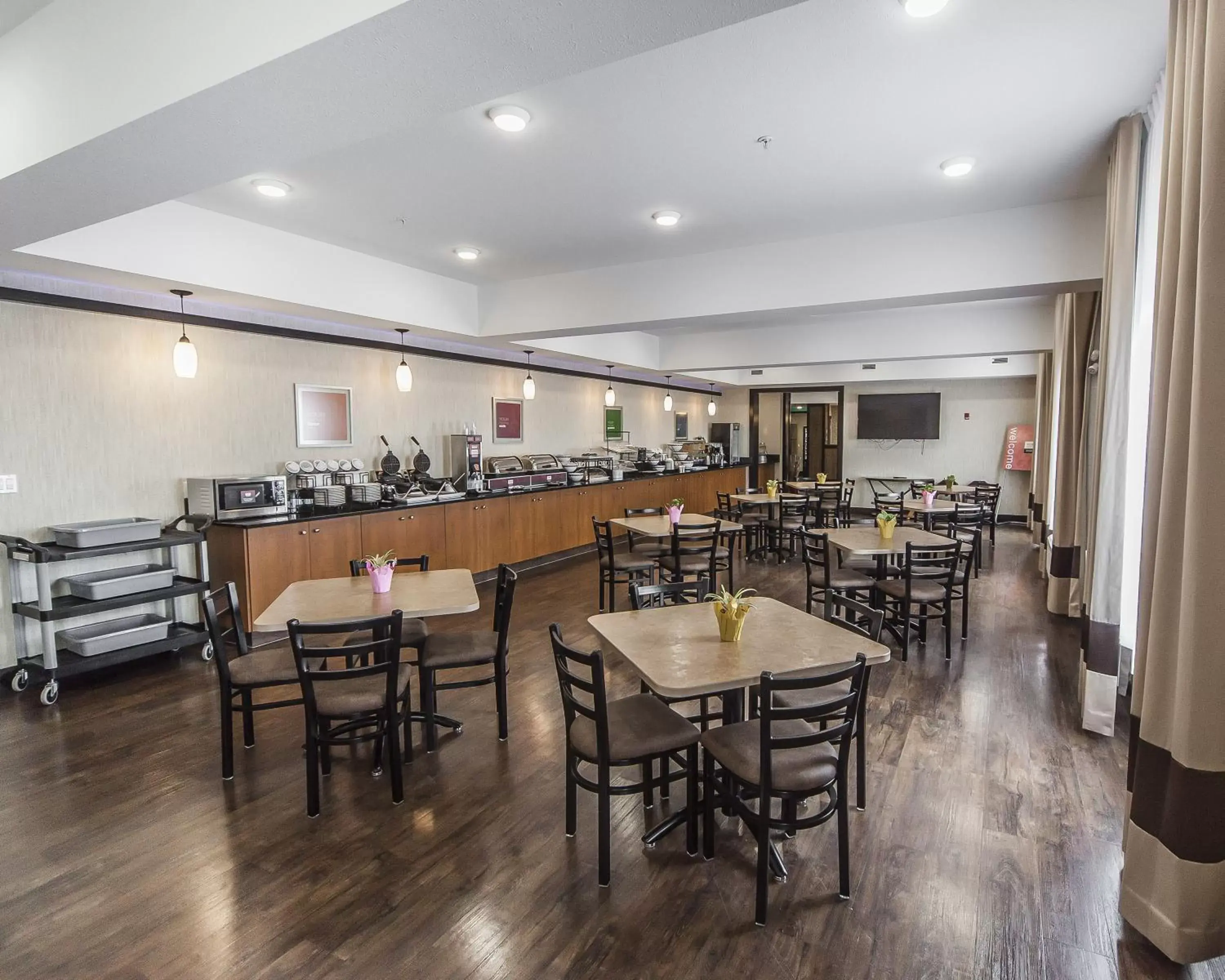 Buffet breakfast, Restaurant/Places to Eat in Comfort Inn & Suites Bonnyville