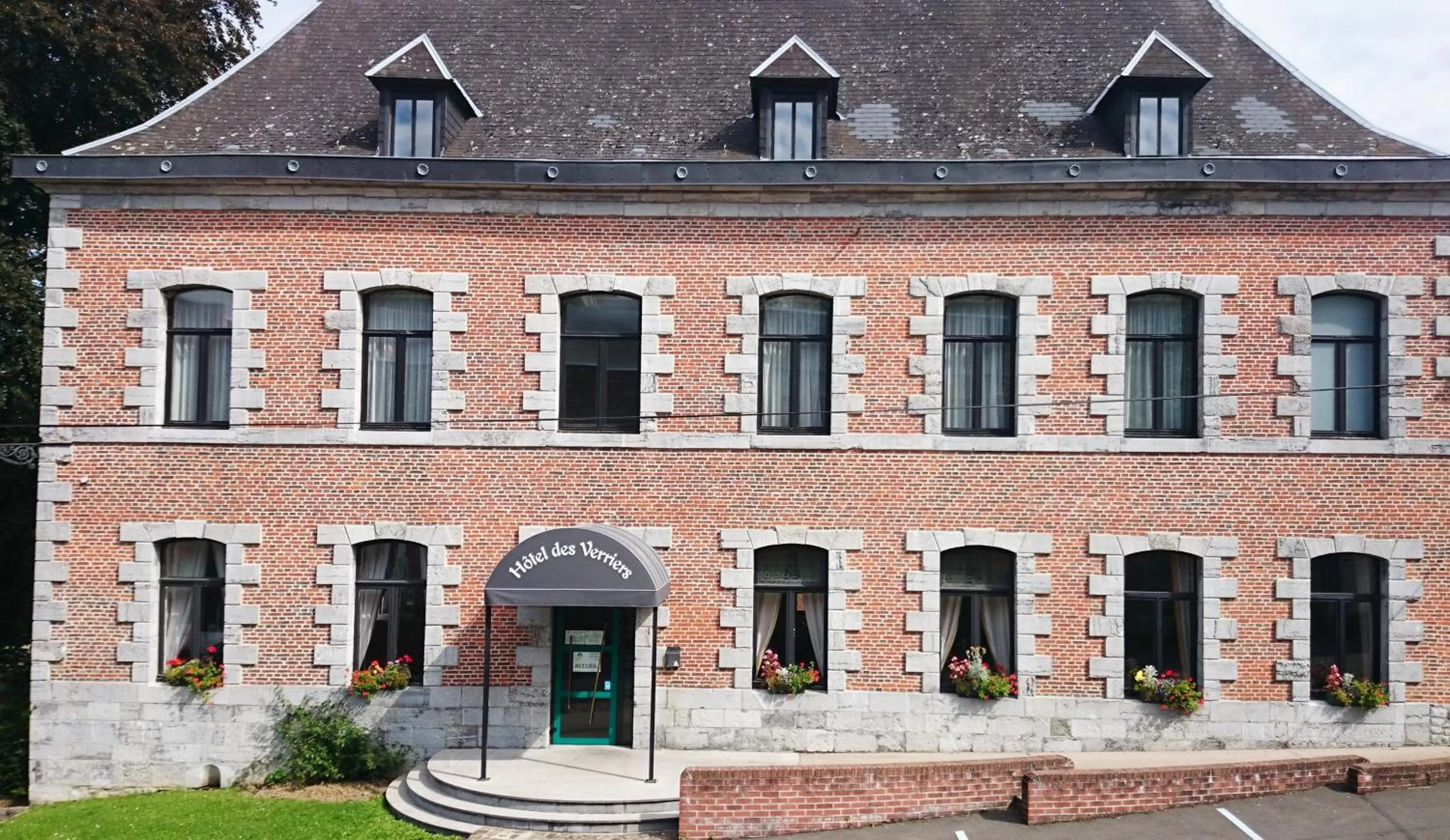 Facade/entrance in Centre Bol Vert