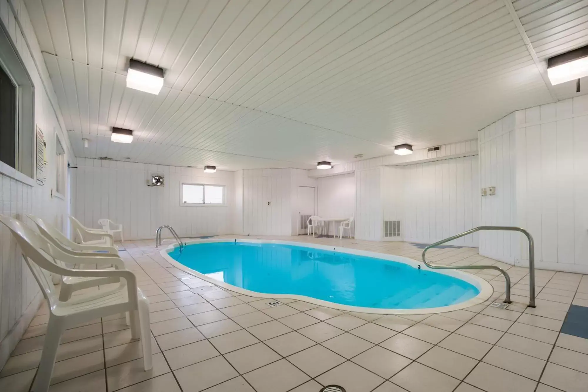 Swimming Pool in Ramada by Wyndham Effingham