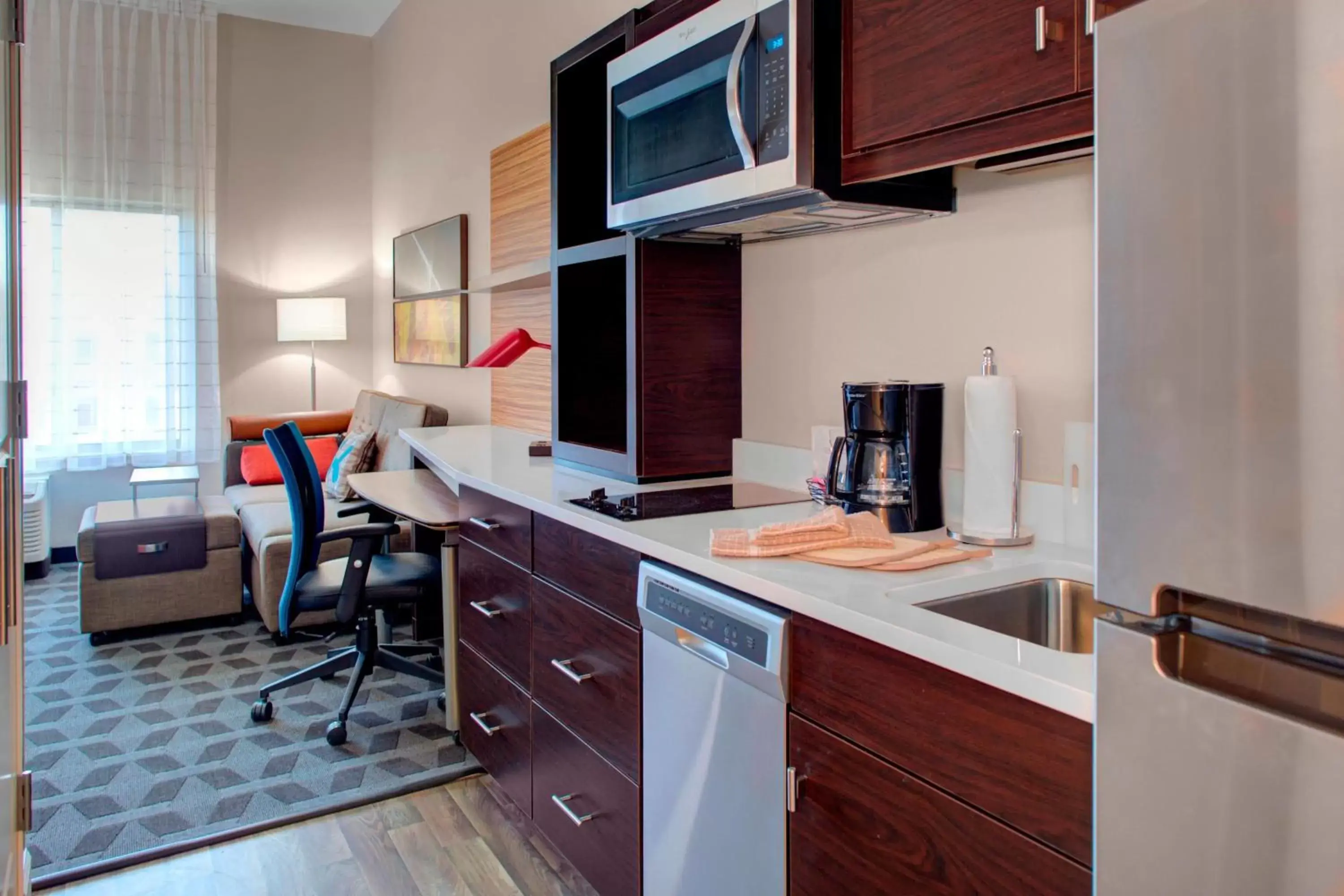 Kitchen or kitchenette, Kitchen/Kitchenette in TownePlace Suites by Marriott Phoenix Chandler/Fashion Center