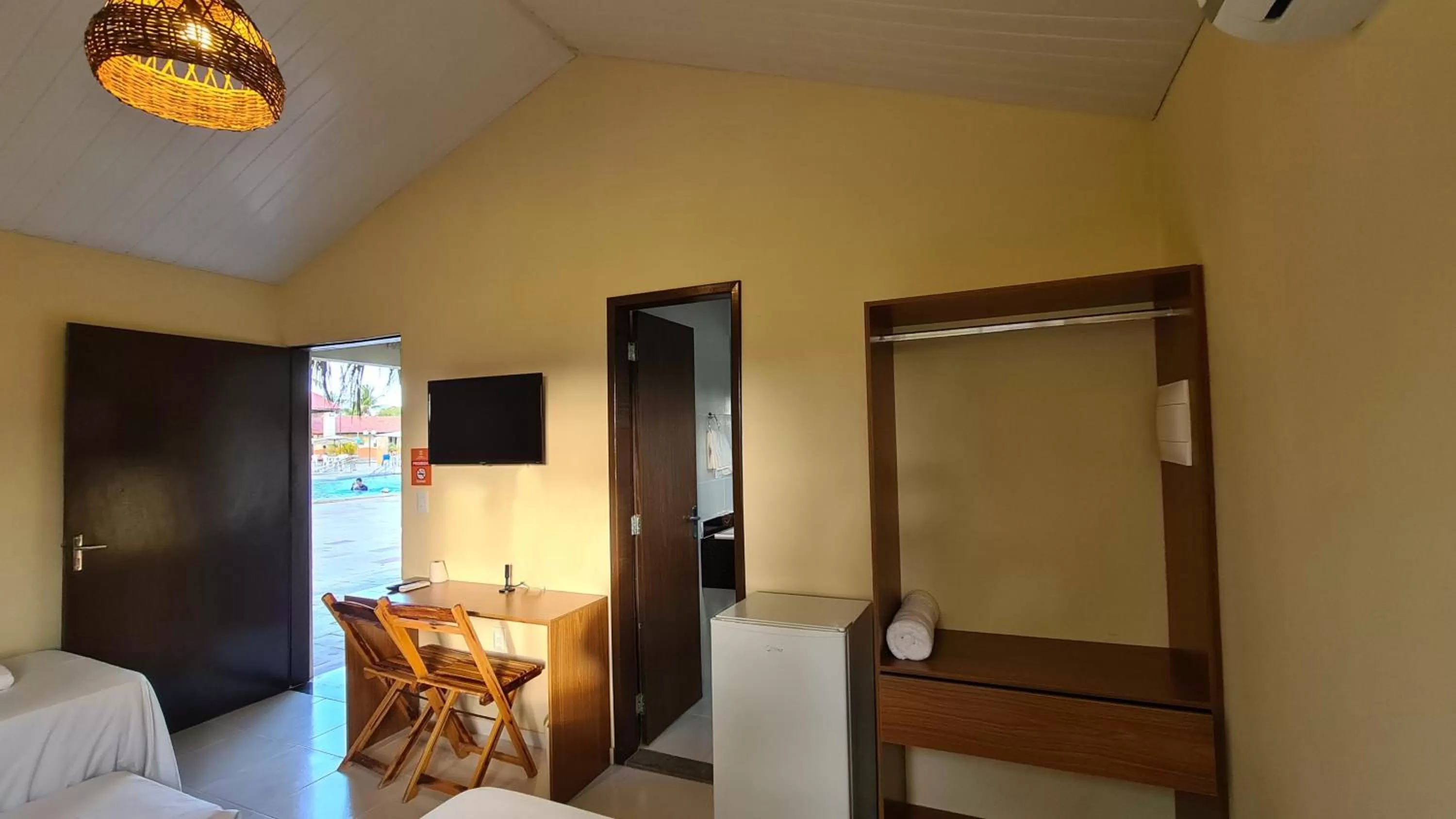 TV and multimedia in Arena Carneiros Hotel by AFT