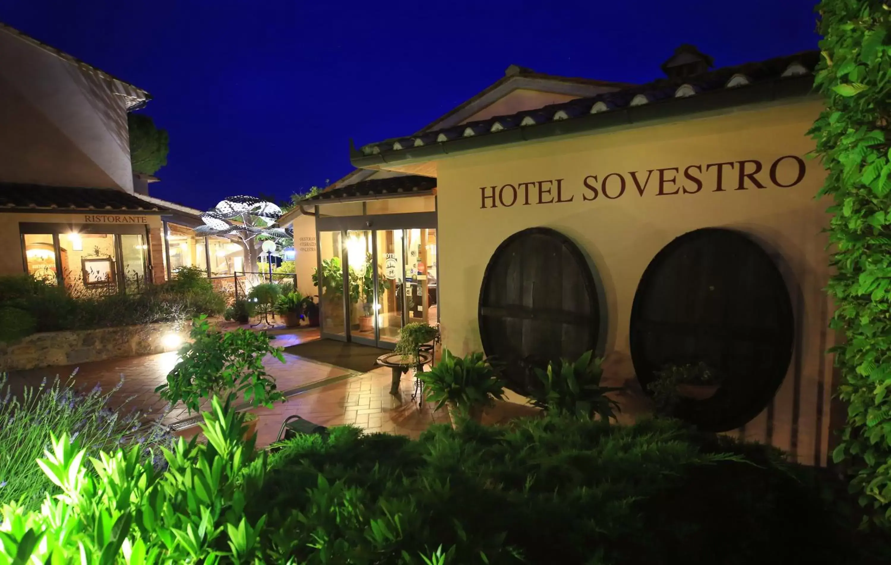 Facade/entrance, Property Building in Hotel Sovestro