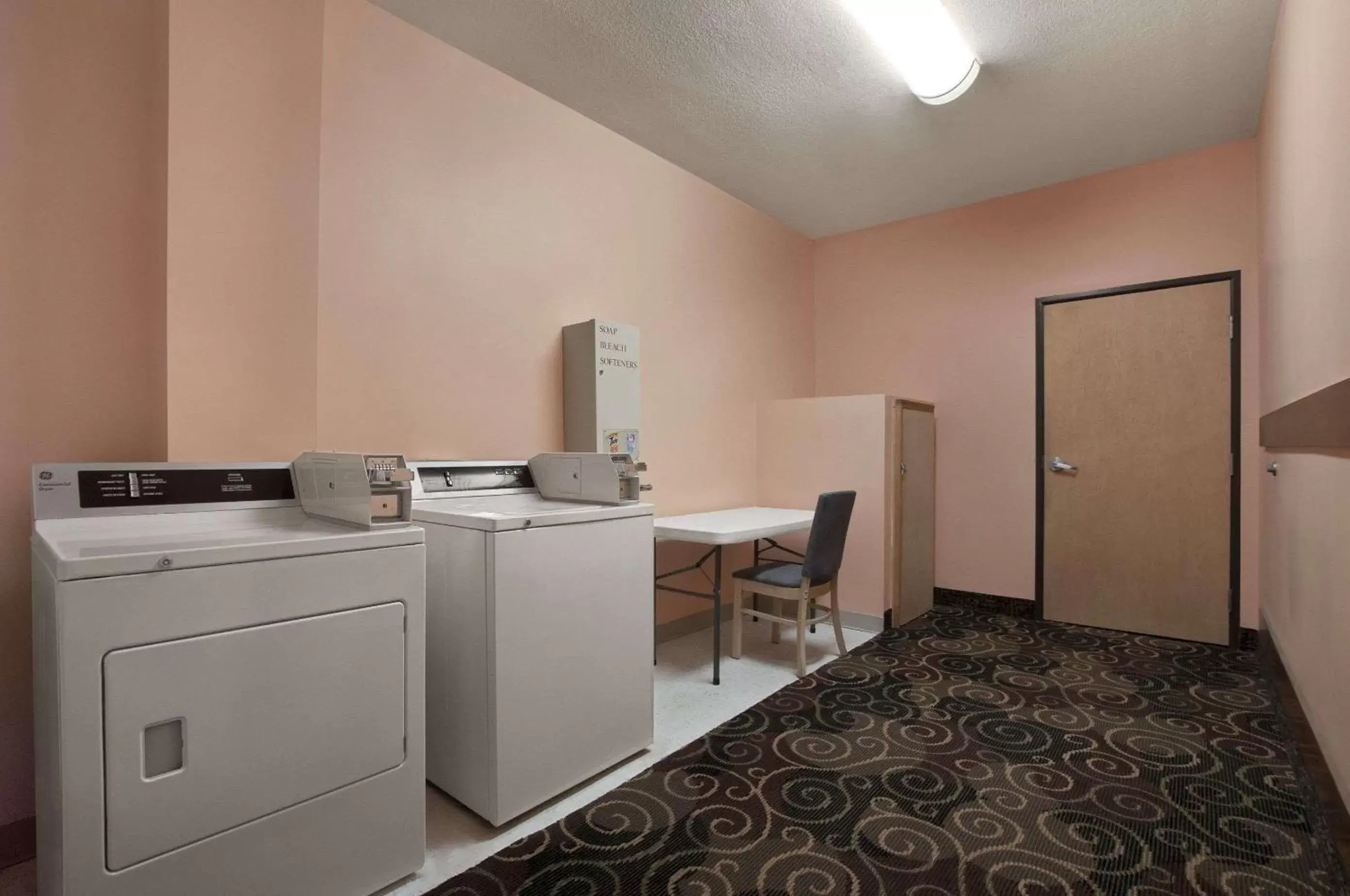 On site, Kitchen/Kitchenette in Days Inn by Wyndham Childress