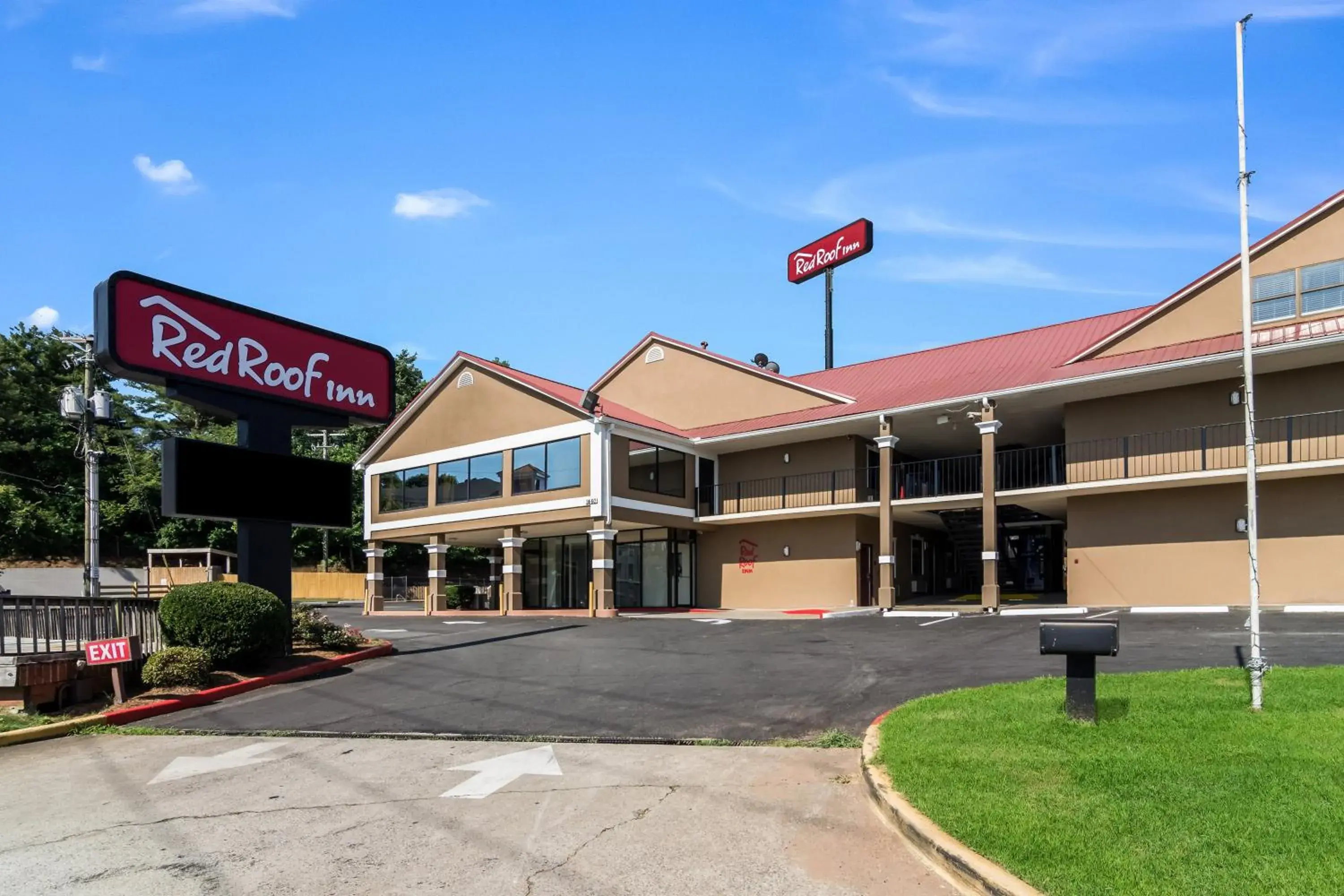 Property Building in Red Roof Inn Atlanta - Kennesaw State University
