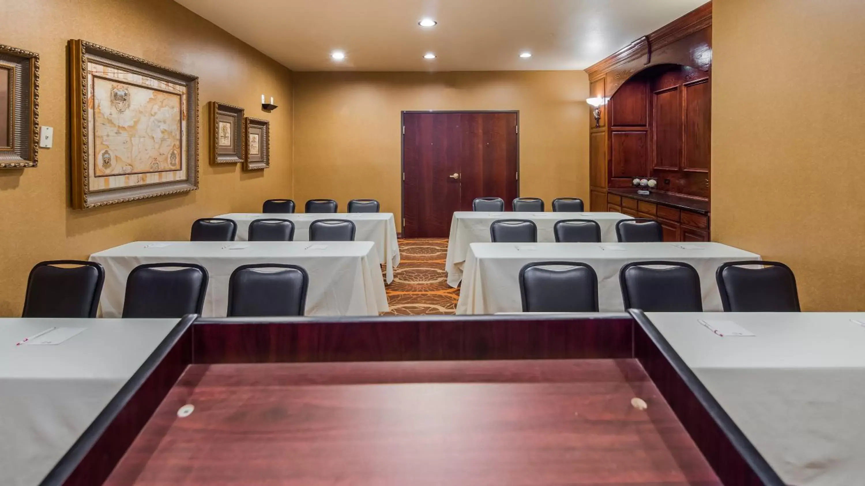 Business facilities in Best Western Plus Crown Colony Inn & Suites